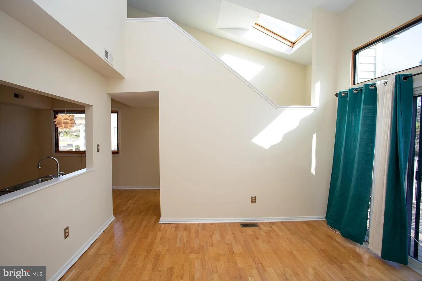 102 GREGORYS WAY 102