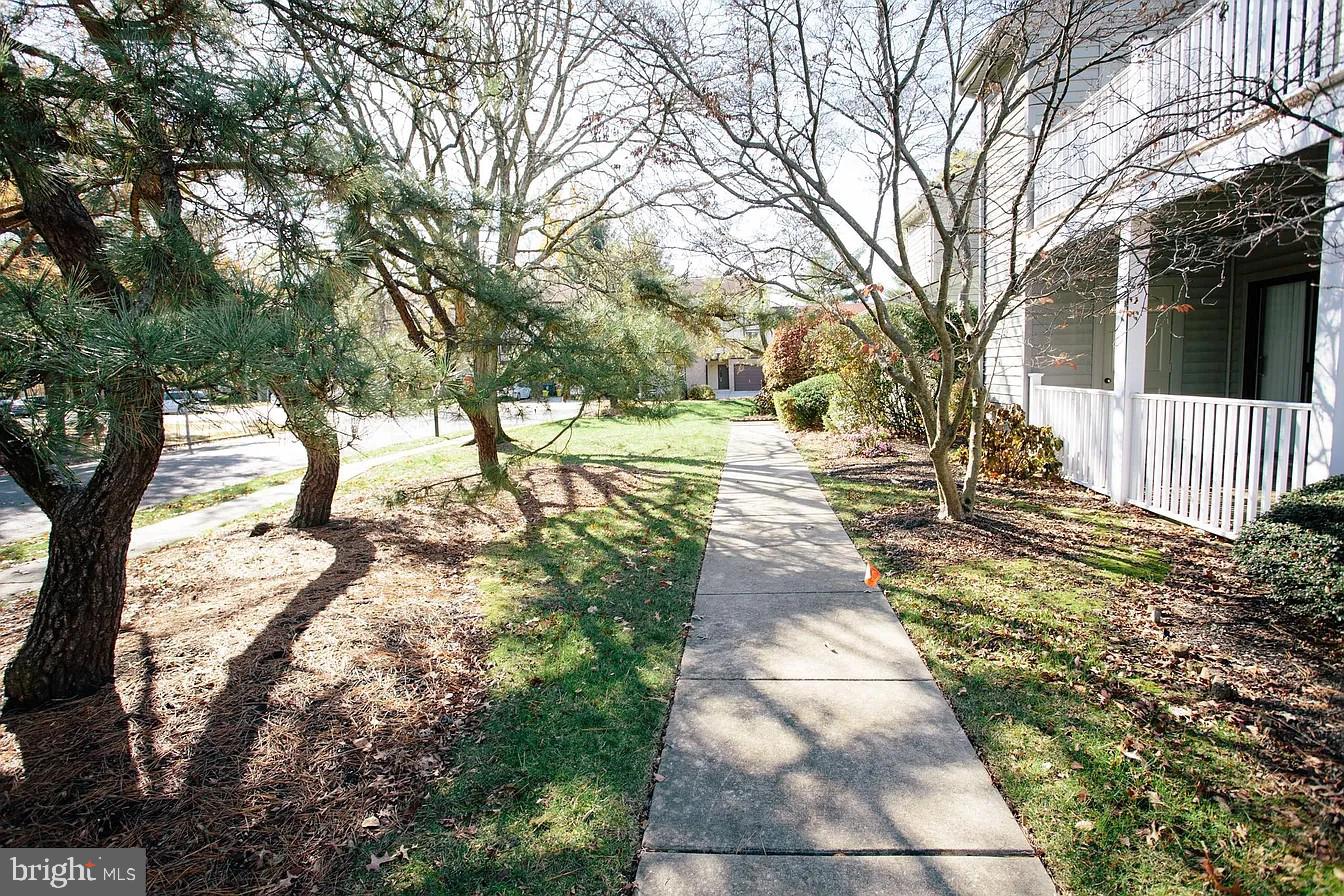 102 GREGORYS WAY 102
