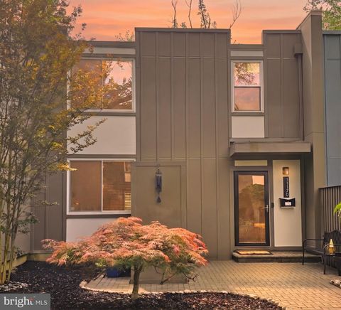 Photo of 11170 Forest Edge Drive, RESTON, VA 20190 (MLS # VAFX2309884)