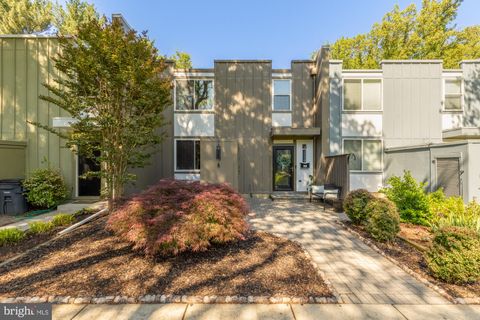 Photo of 11170 Forest Edge Drive, RESTON, VA 20190 (MLS # VAFX2309884)
