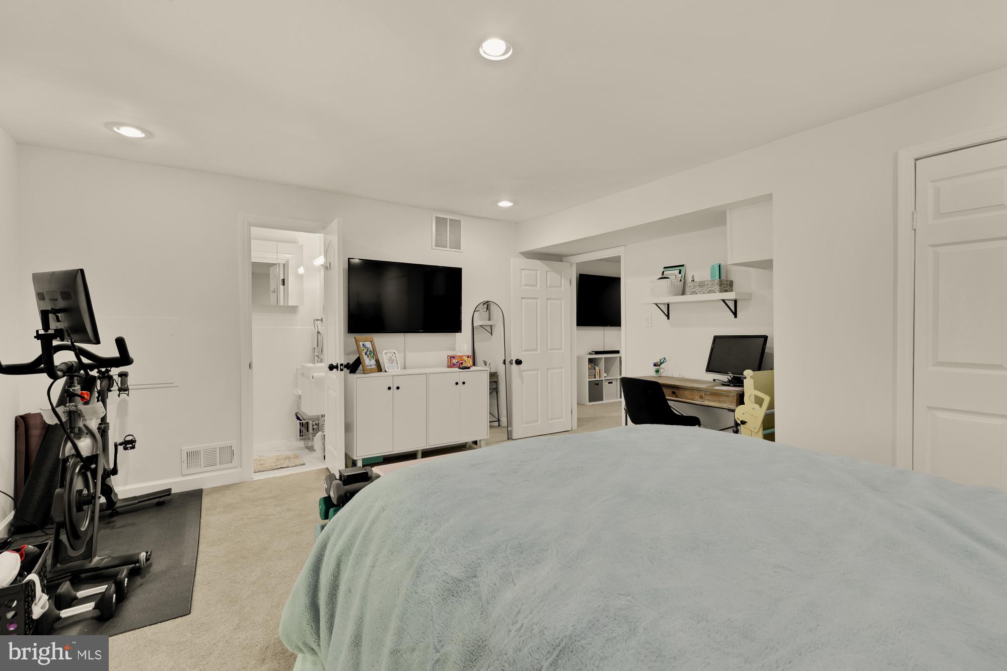 RESTON - Residential