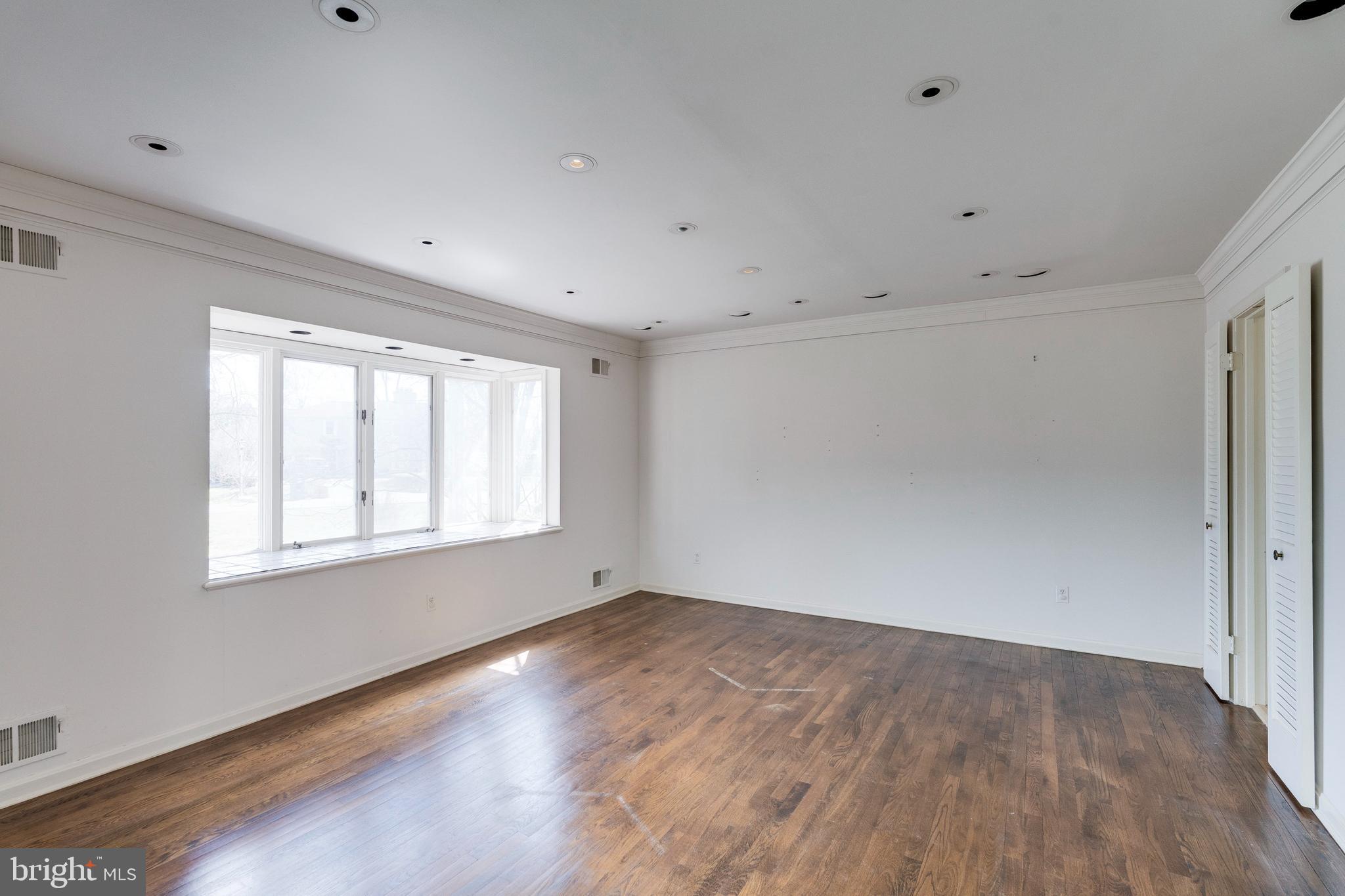 POTOMAC VILLAGE - Residential