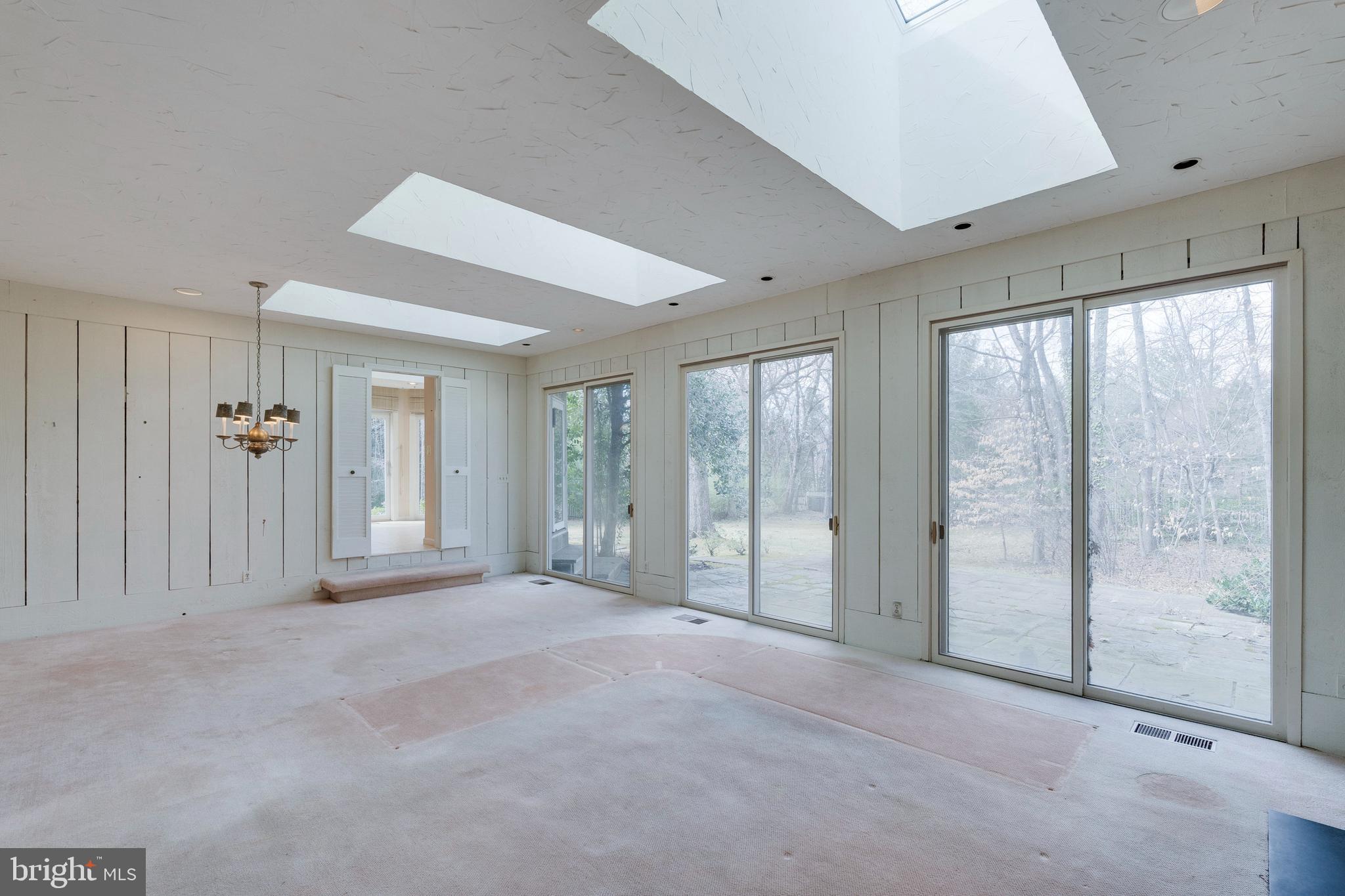 POTOMAC VILLAGE - Residential