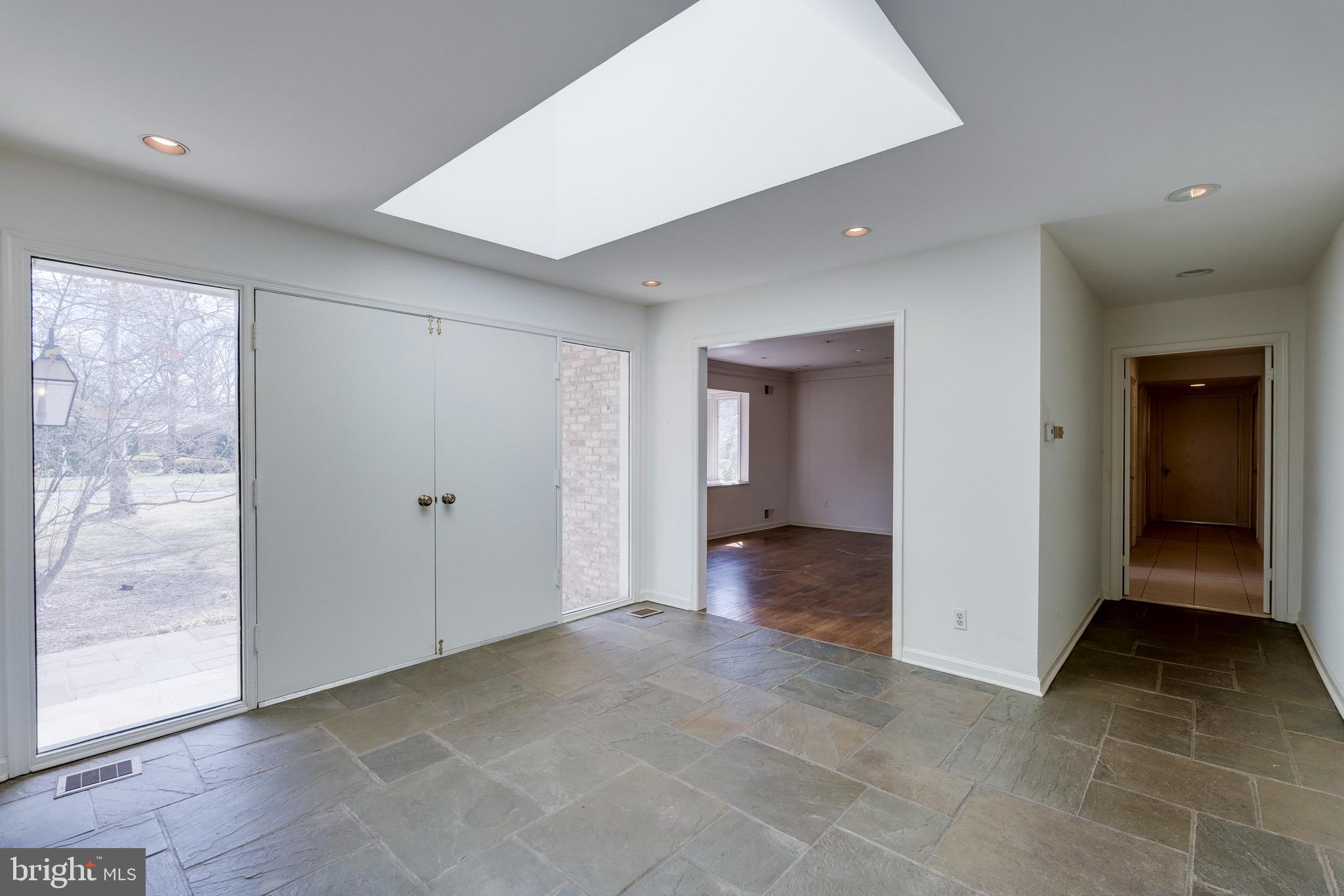 POTOMAC VILLAGE - Residential