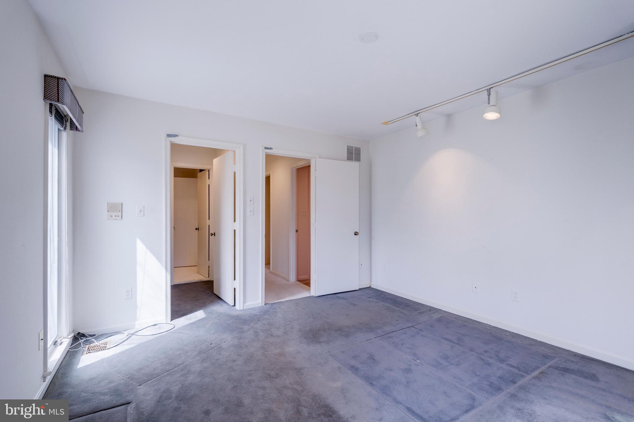 POTOMAC VILLAGE - Residential