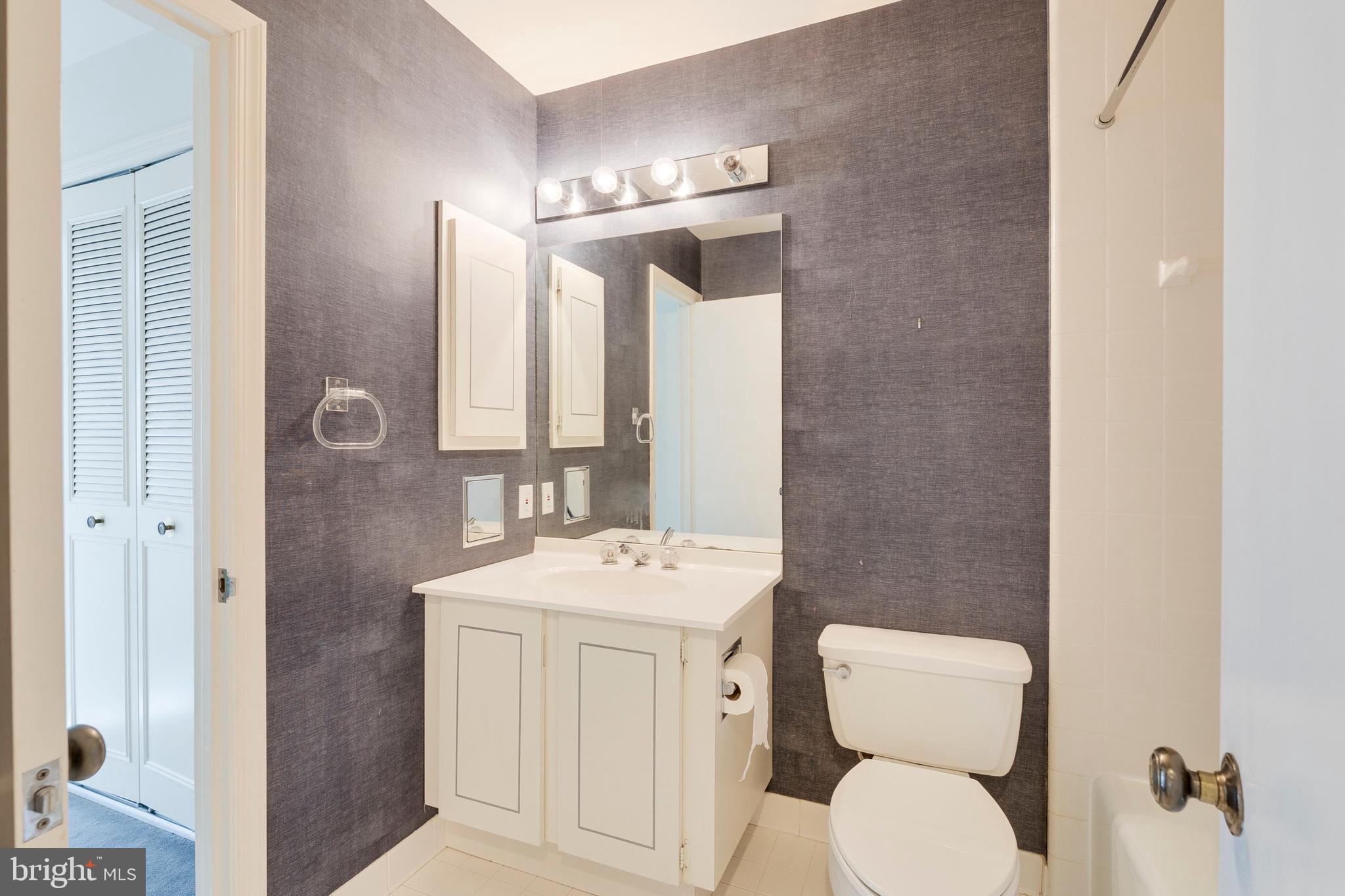 POTOMAC VILLAGE - Residential