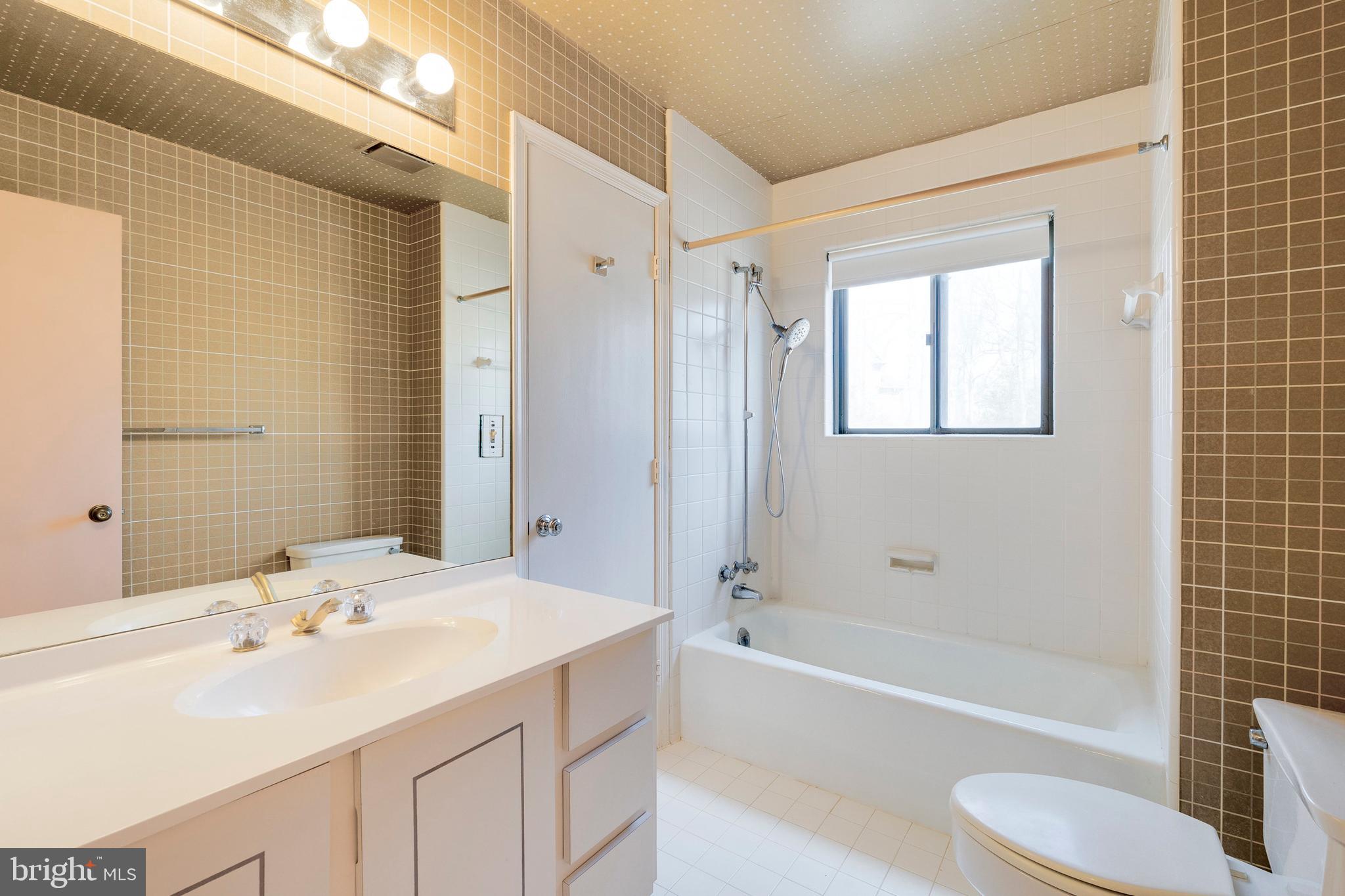 POTOMAC VILLAGE - Residential