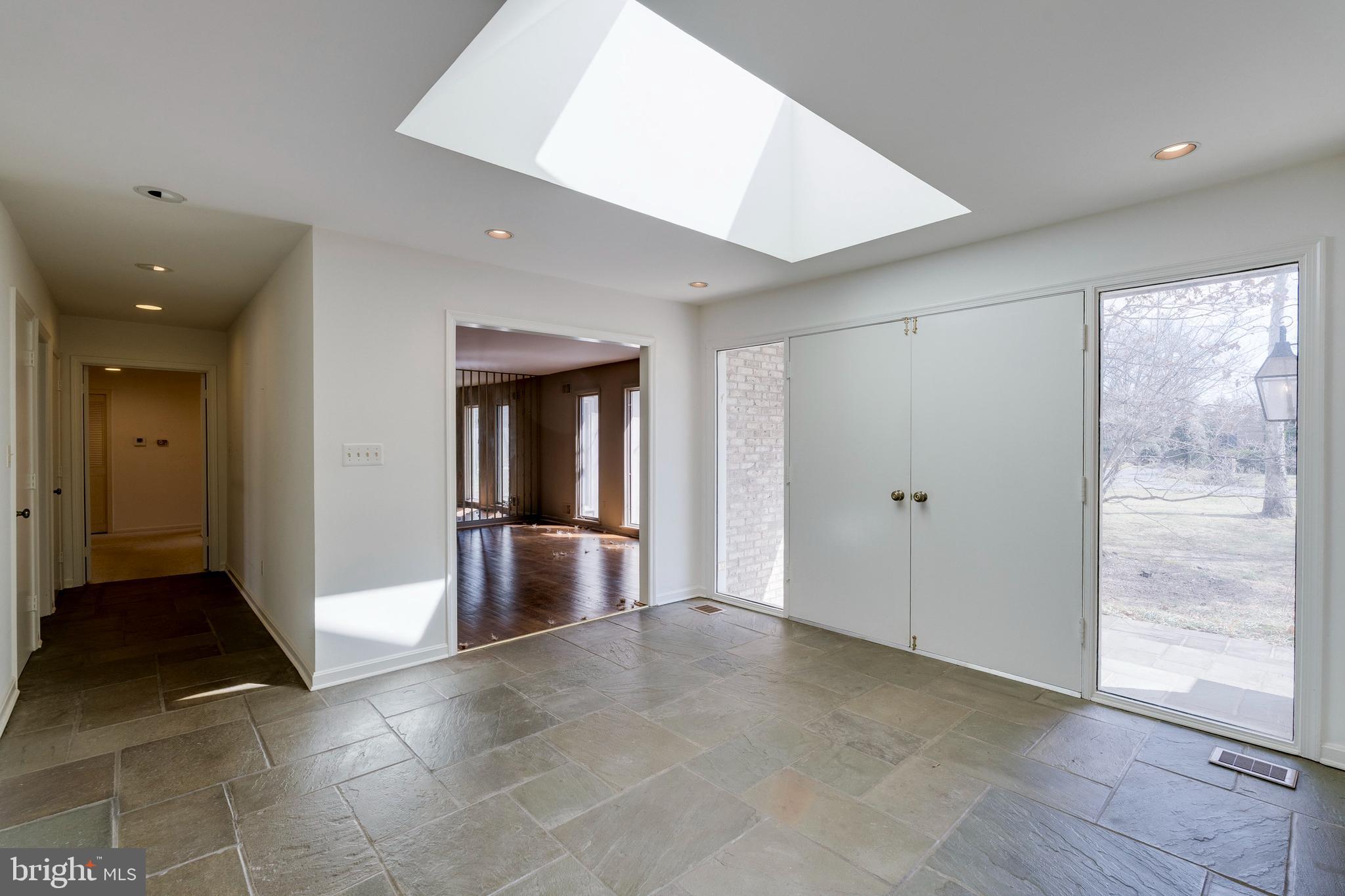 POTOMAC VILLAGE - Residential