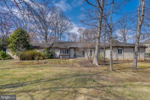 Photo of 10108 Ormond Road, POTOMAC, MD 20854 (MLS # MDMC2165852)