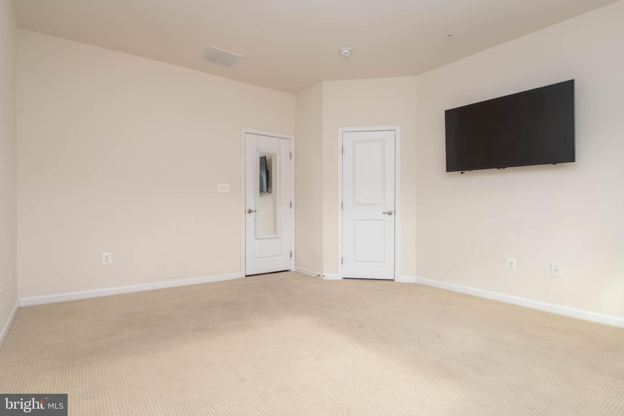 HOWARD SQUARE - Residential