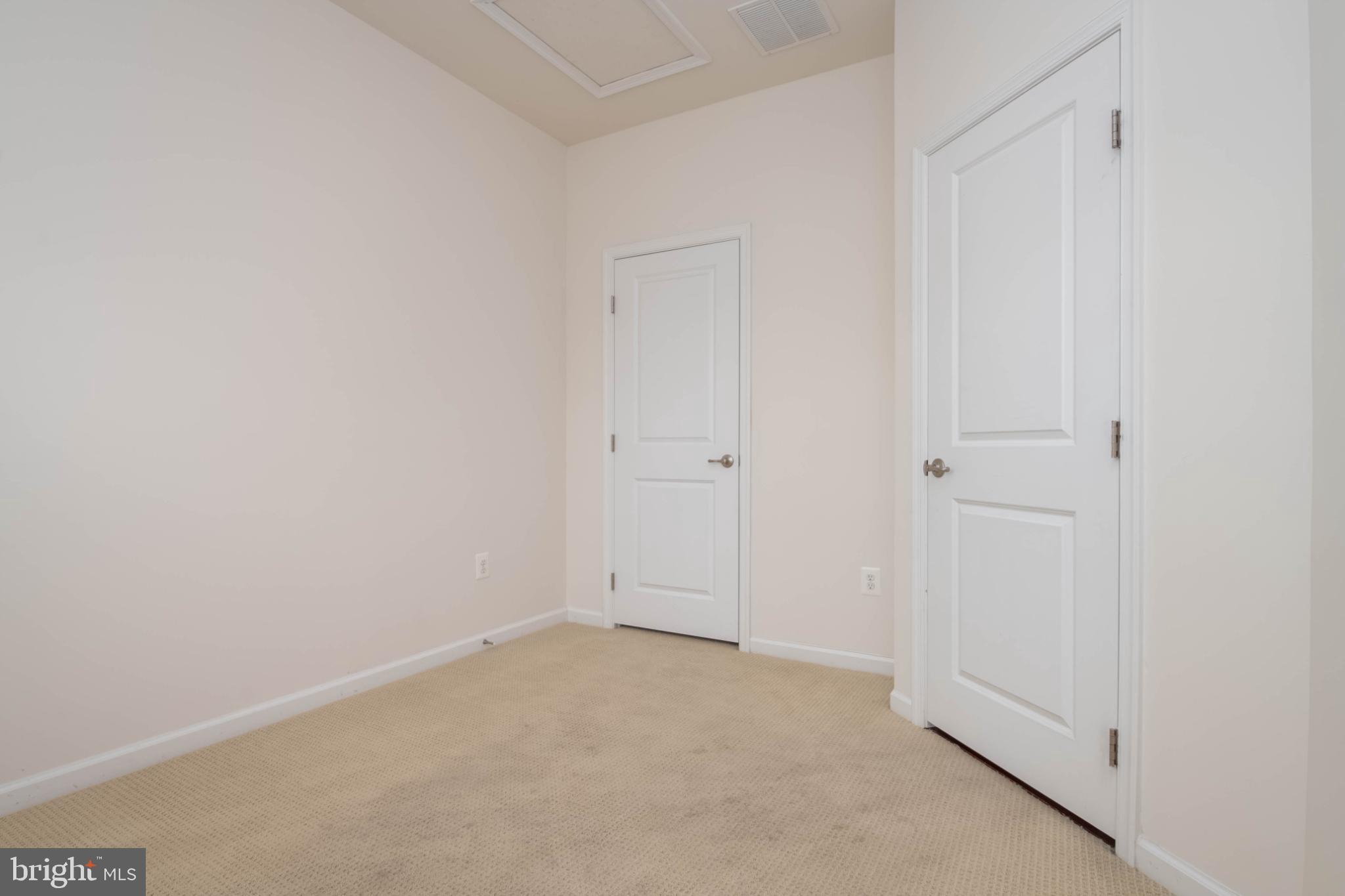 HOWARD SQUARE - Residential