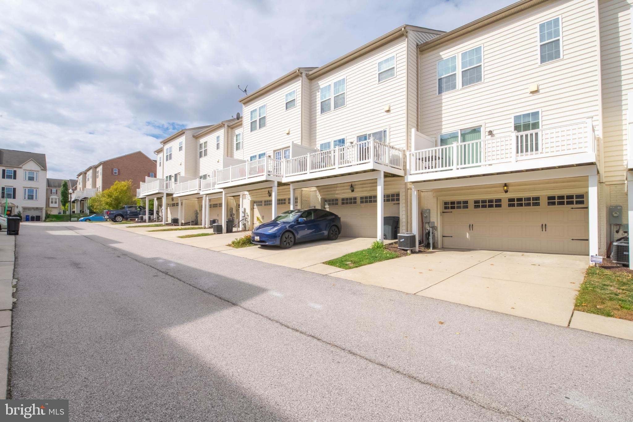 HOWARD SQUARE - Residential