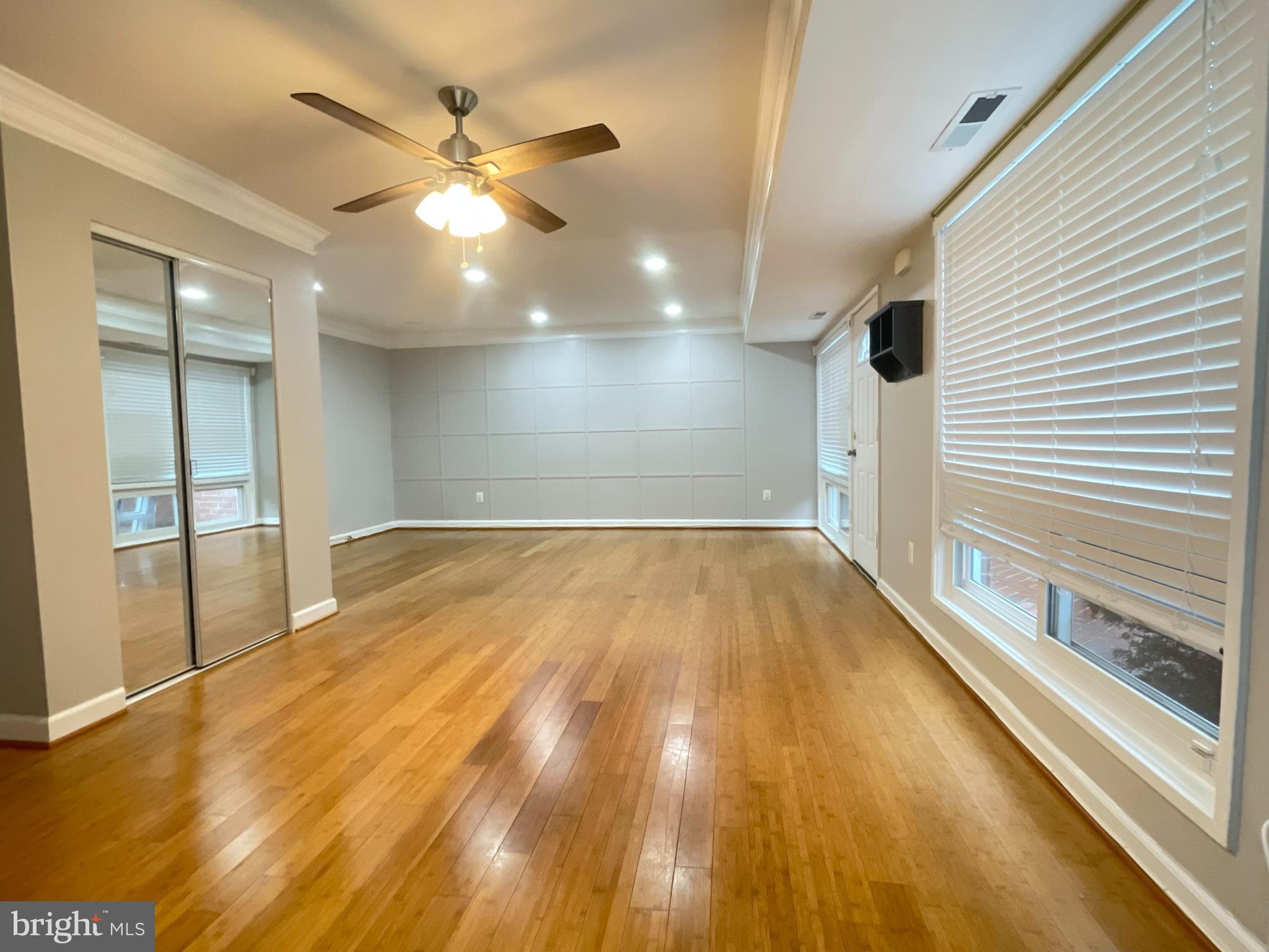 MOSBY WOODS TOWNHOUSE - Residential