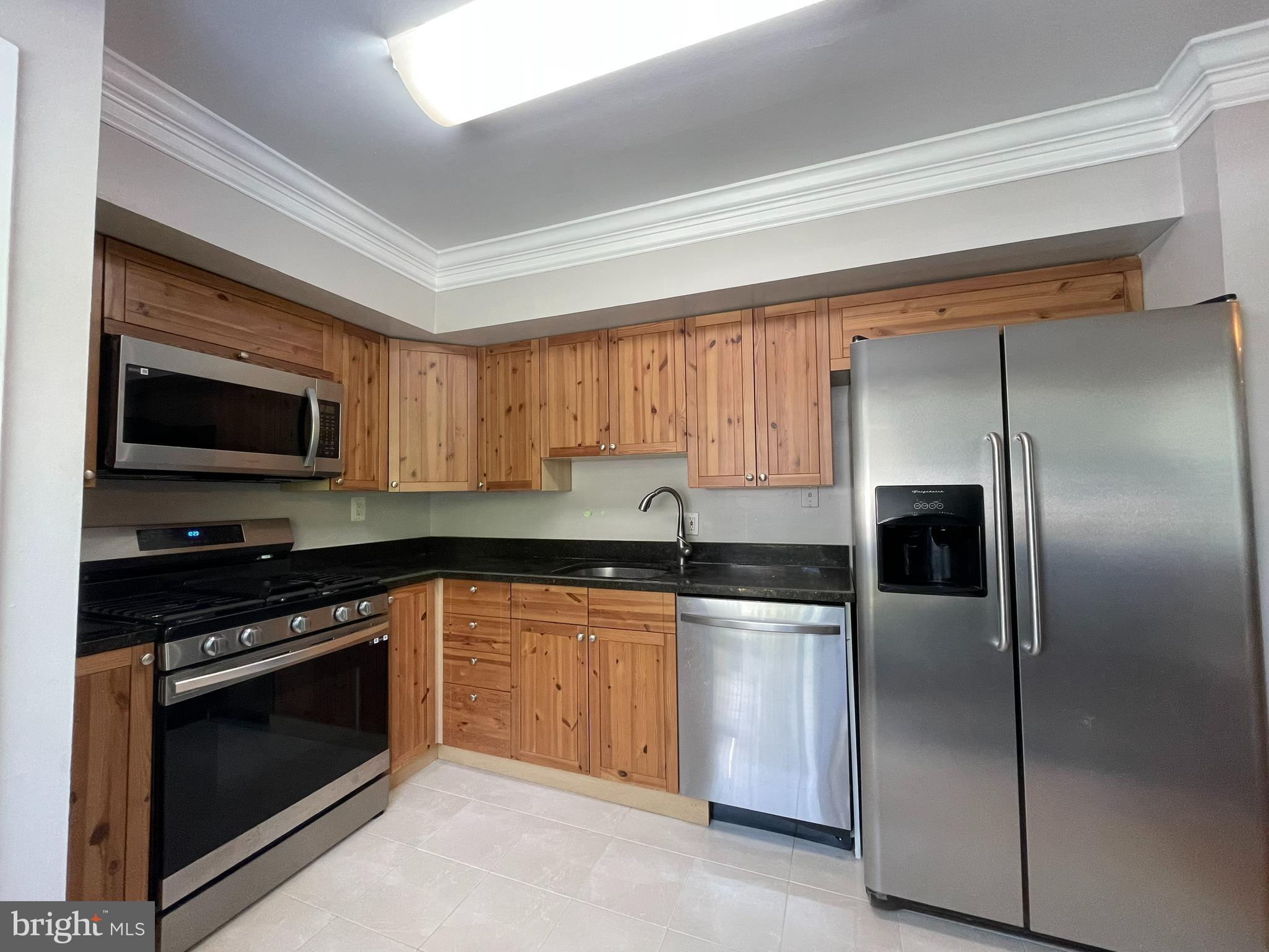 MOSBY WOODS TOWNHOUSE - Residential