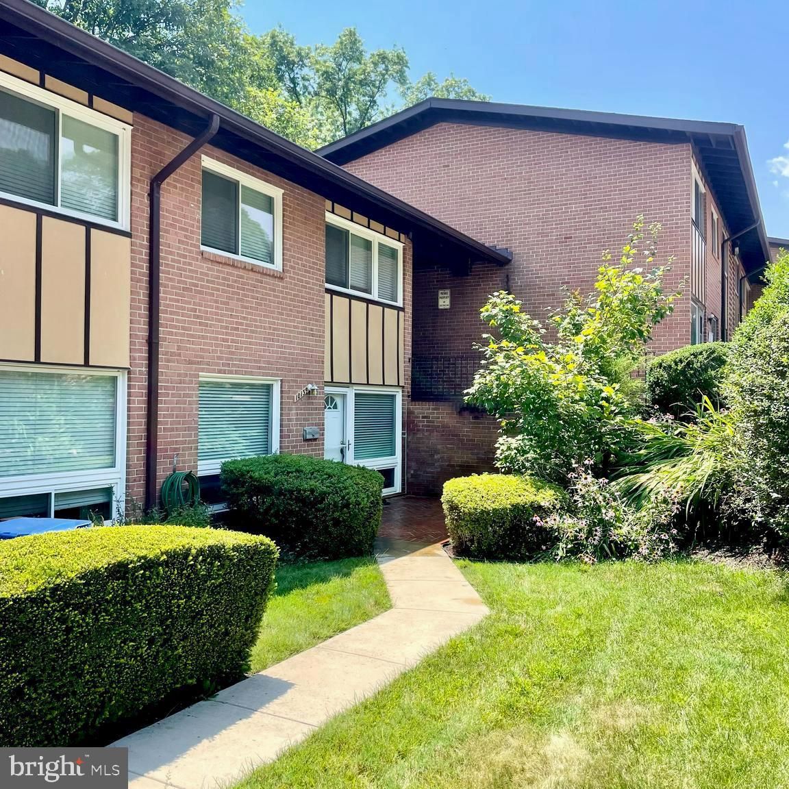 MOSBY WOODS TOWNHOUSE - Residential