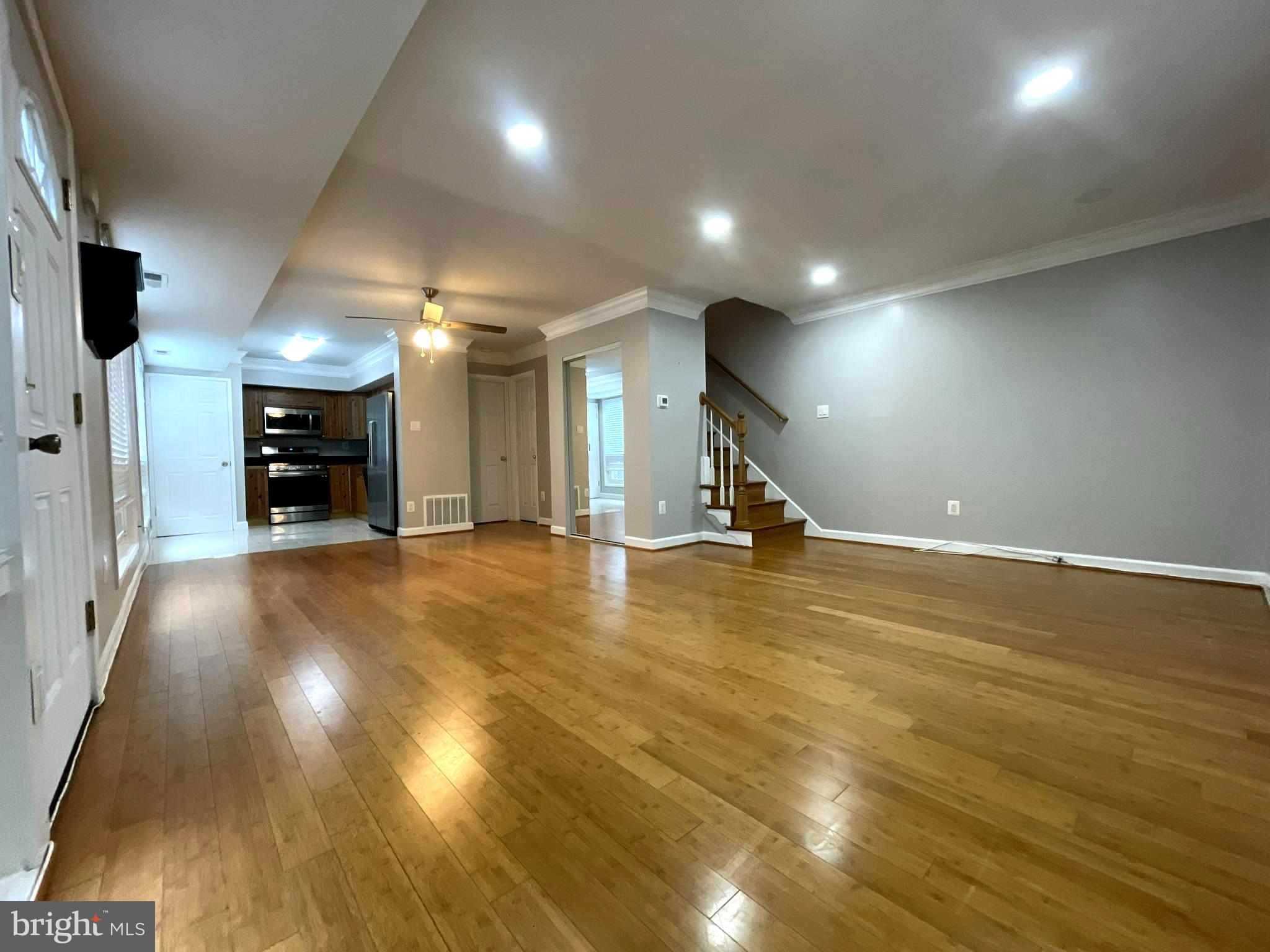 MOSBY WOODS TOWNHOUSE - Residential