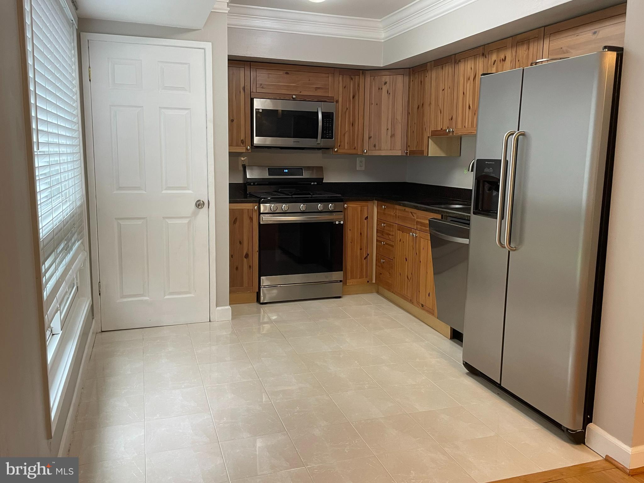 MOSBY WOODS TOWNHOUSE - Residential