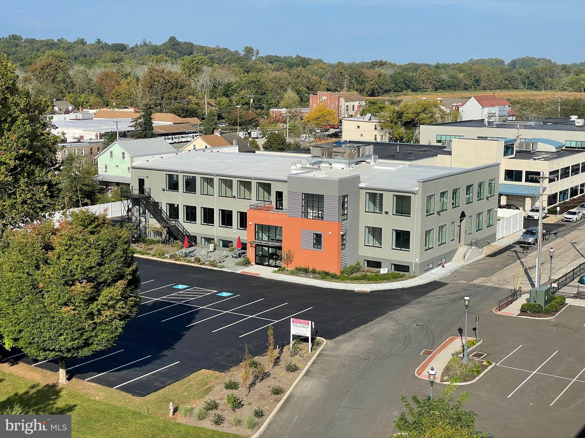 124 South Maple recently underwent a major interior and exterior renovation. New elevator, lobby, HVAC, Electrical, Common Area Finishes, added parking, etc. Spaces available from 350 to 28,000 square feet.