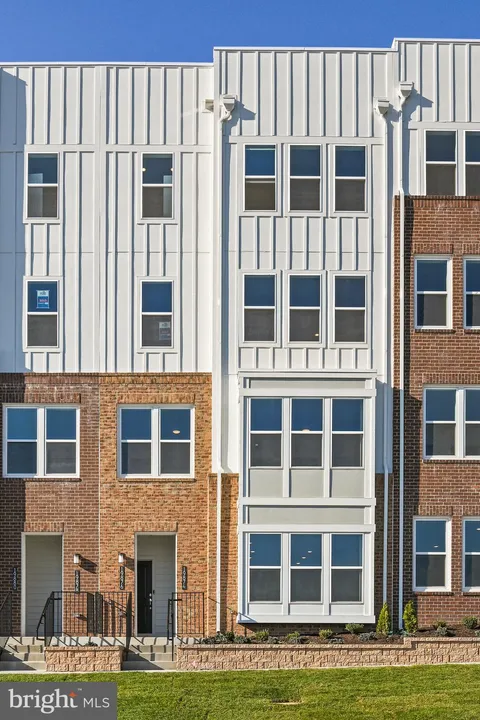 19874 Yellow Daisy Terrace, Ashburn, VA MLS: VALO2114382