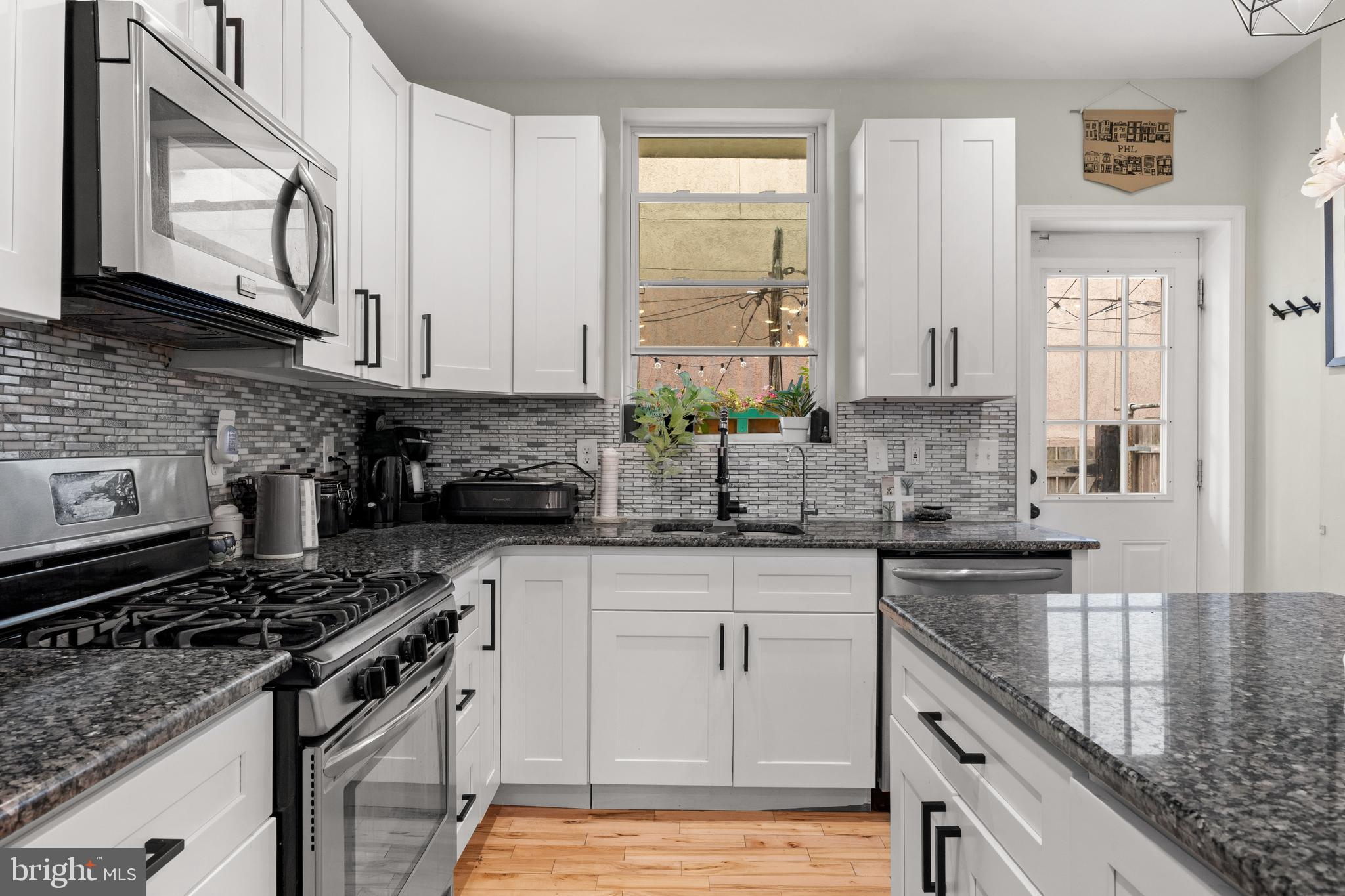 GIRARD ESTATES - Residential