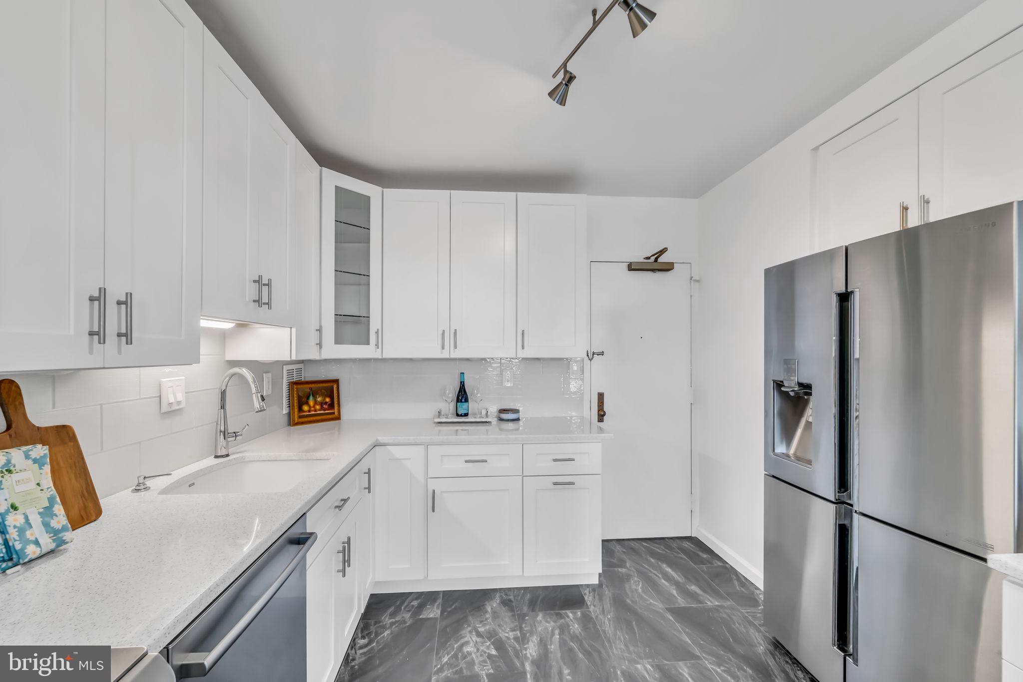 SKYLINE PLAZA - Residential