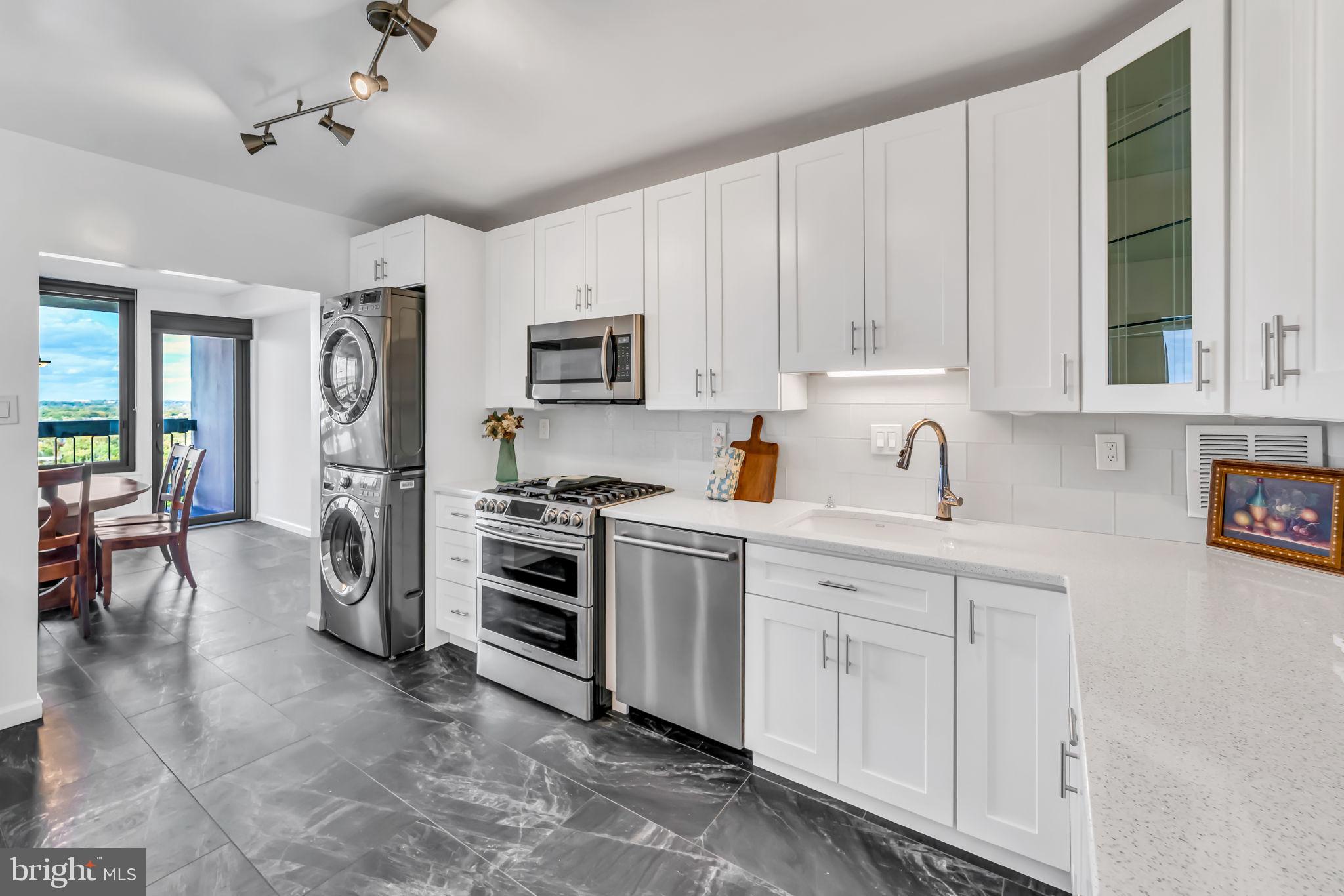 SKYLINE PLAZA - Residential