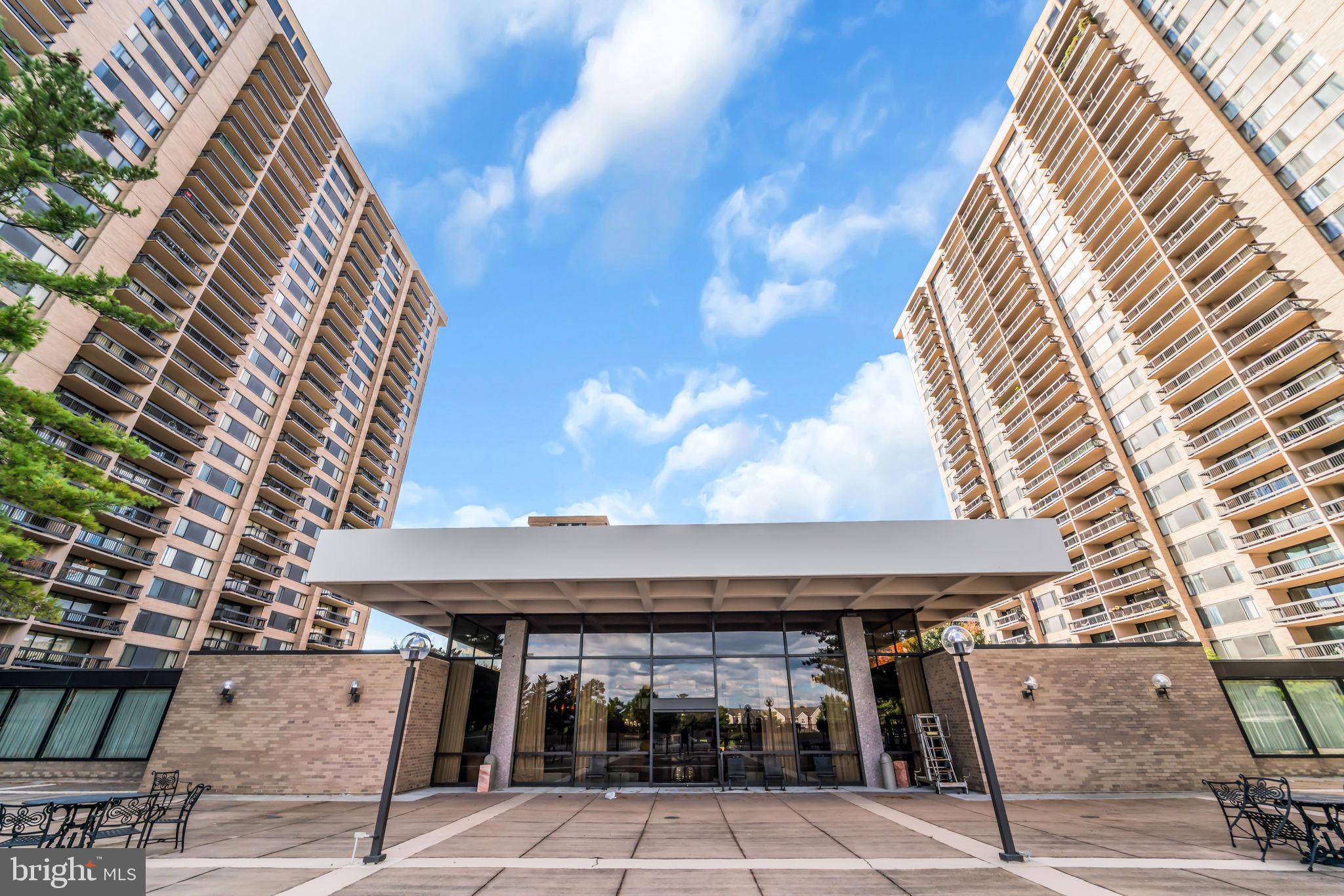 SKYLINE PLAZA - Residential