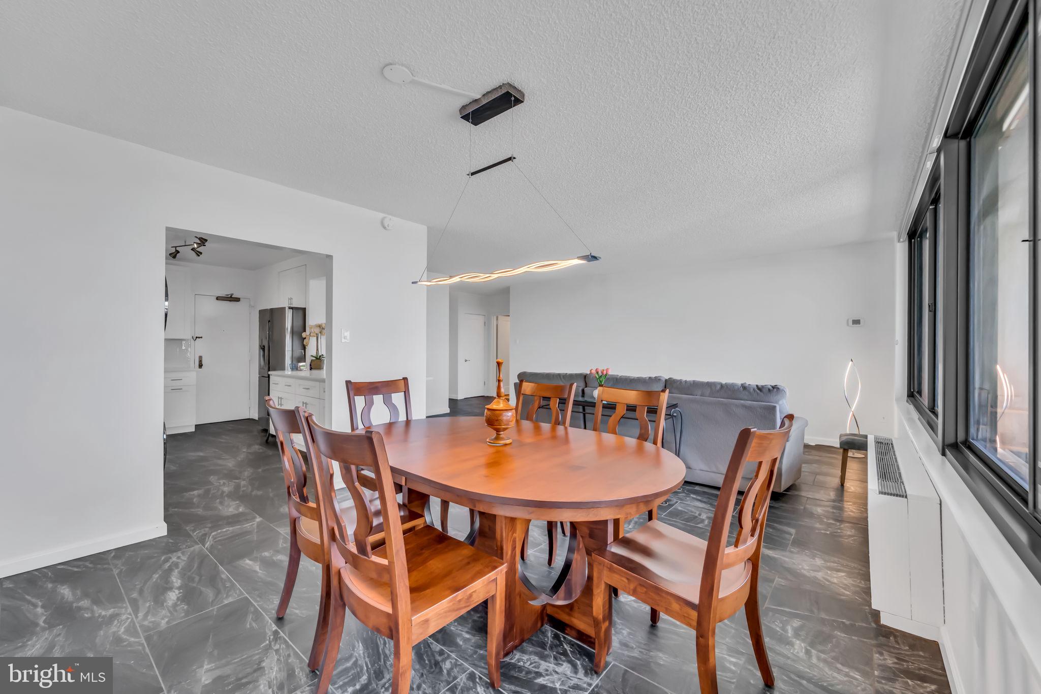 SKYLINE PLAZA - Residential