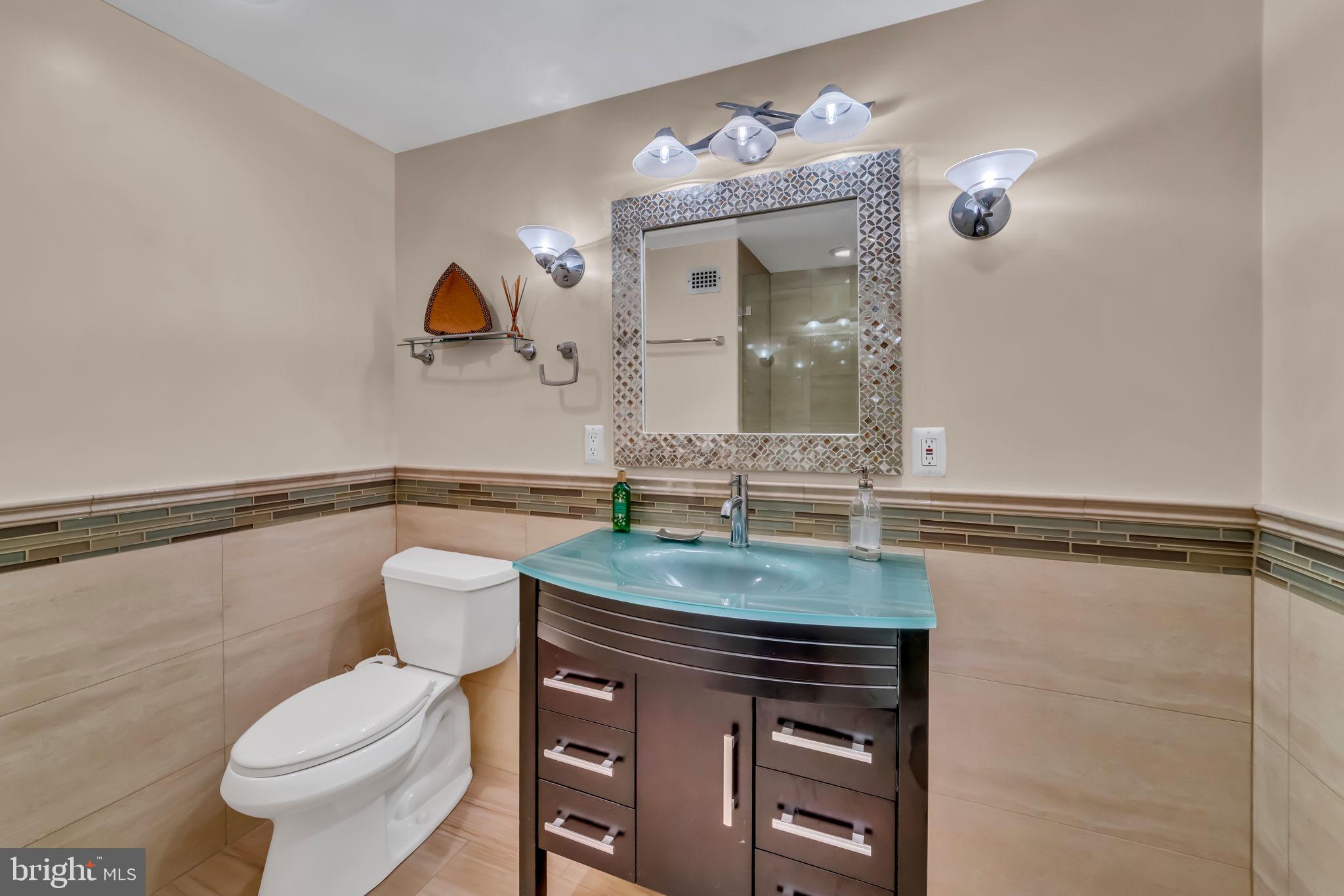 SKYLINE PLAZA - Residential