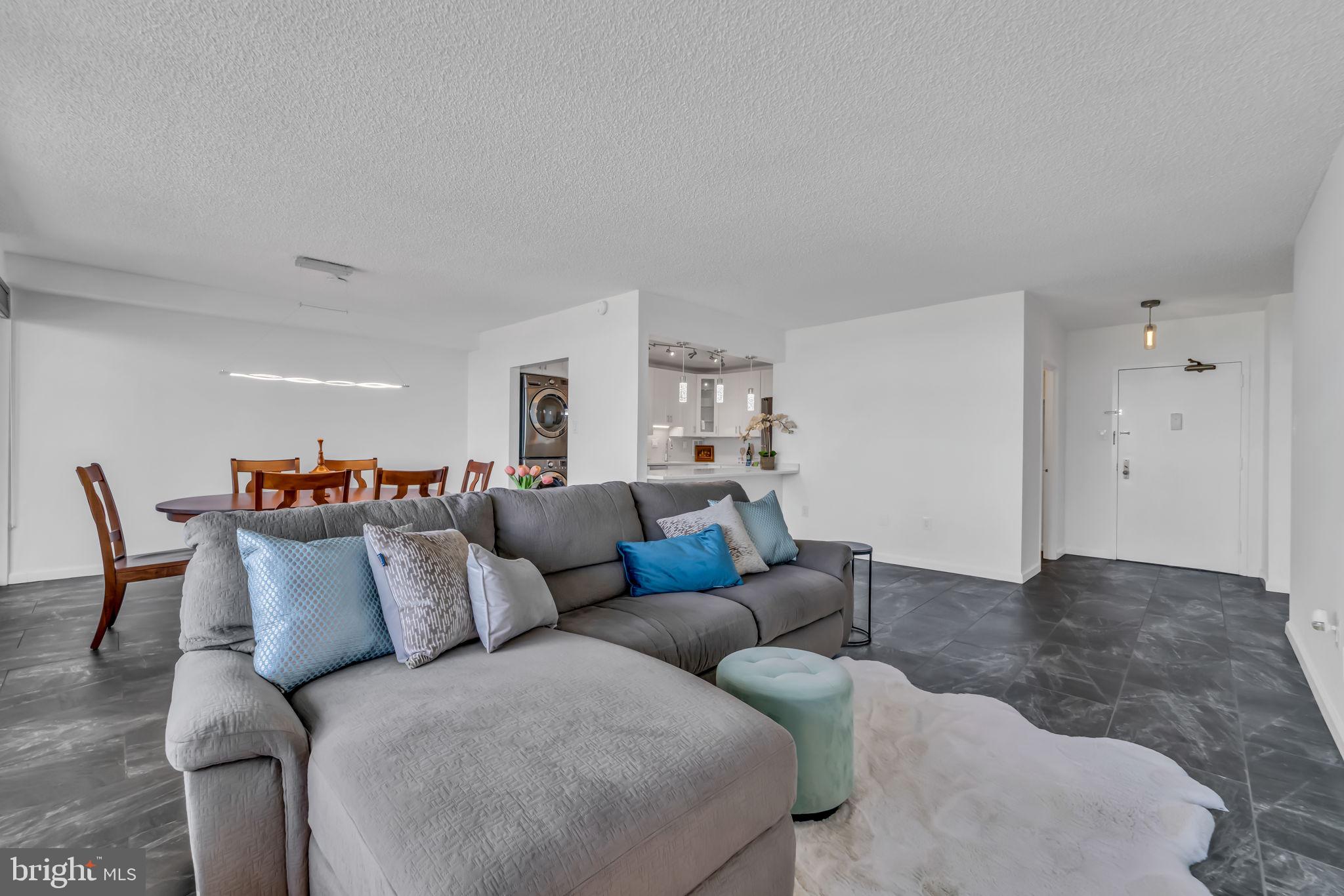 SKYLINE PLAZA - Residential