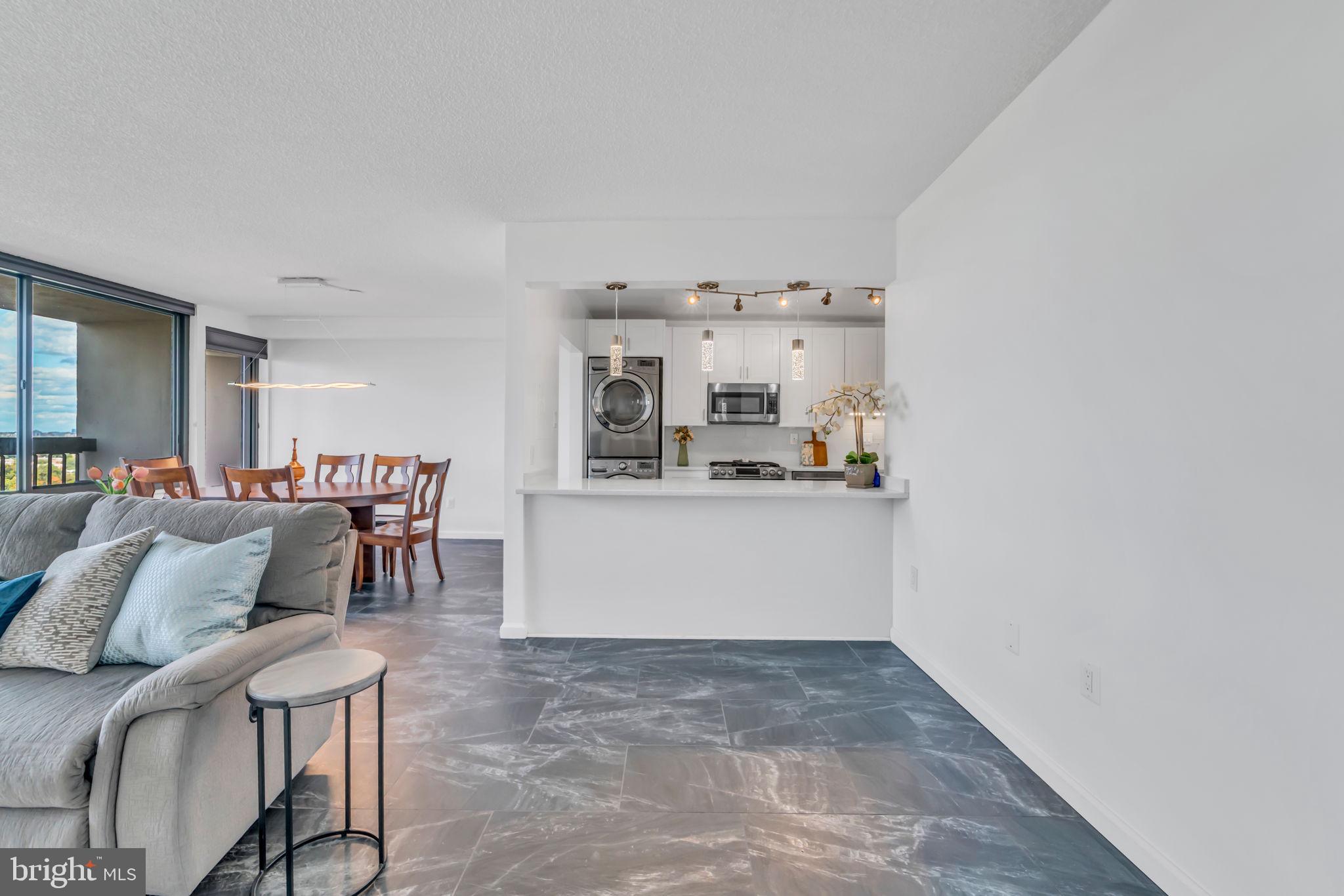 SKYLINE PLAZA - Residential