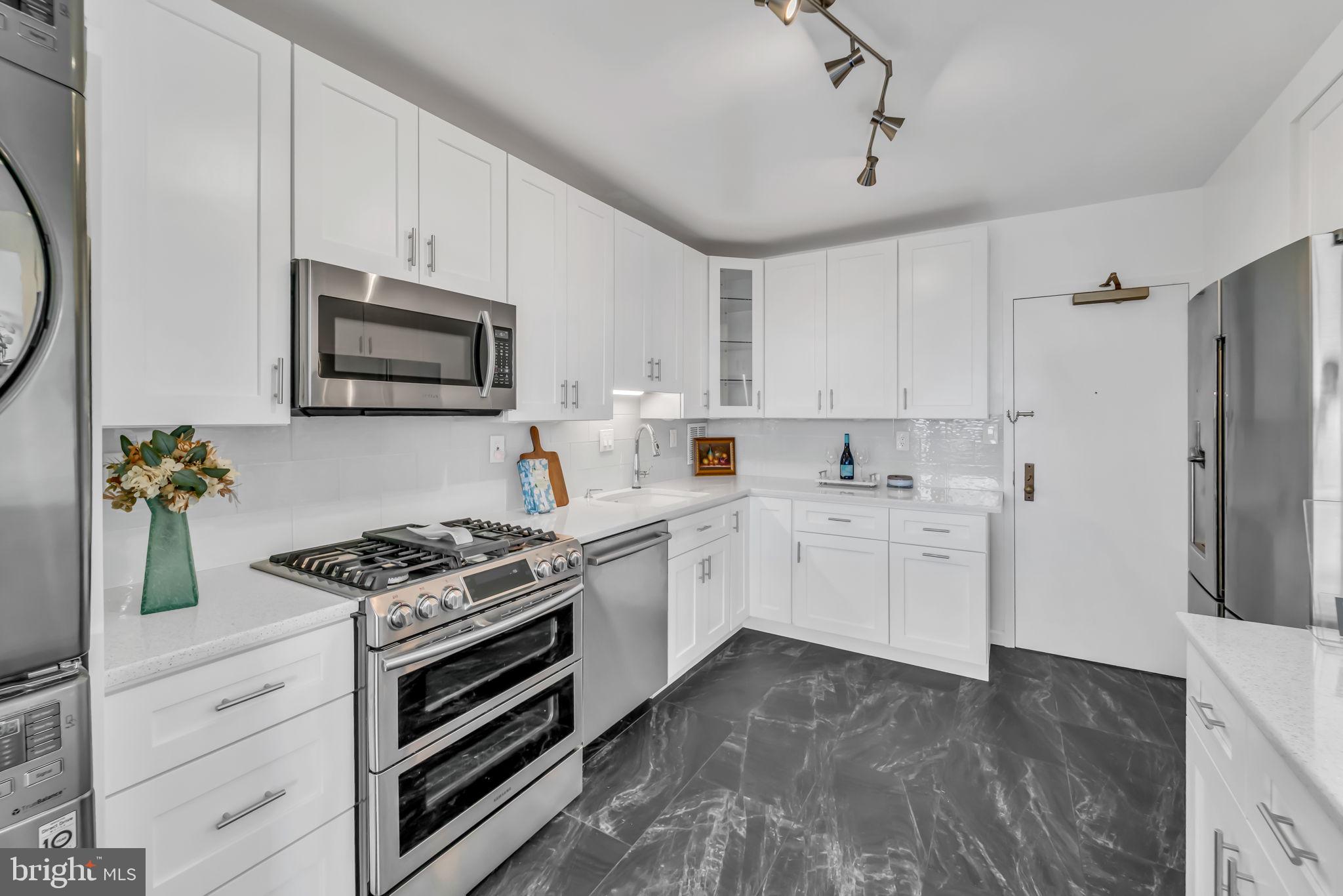 SKYLINE PLAZA - Residential