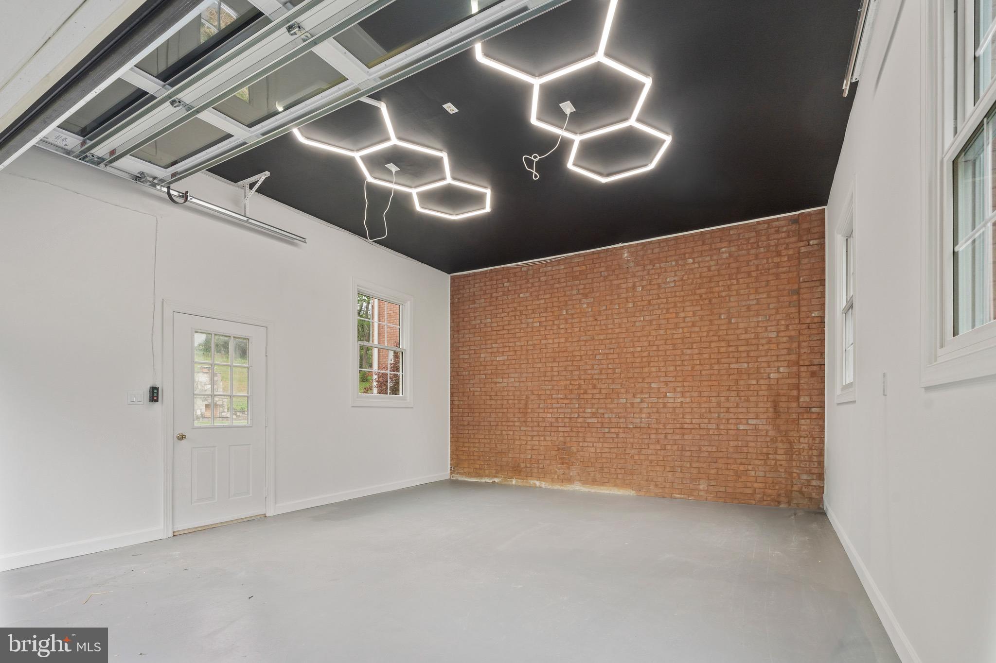 RIVER OAKS FARM - Residential