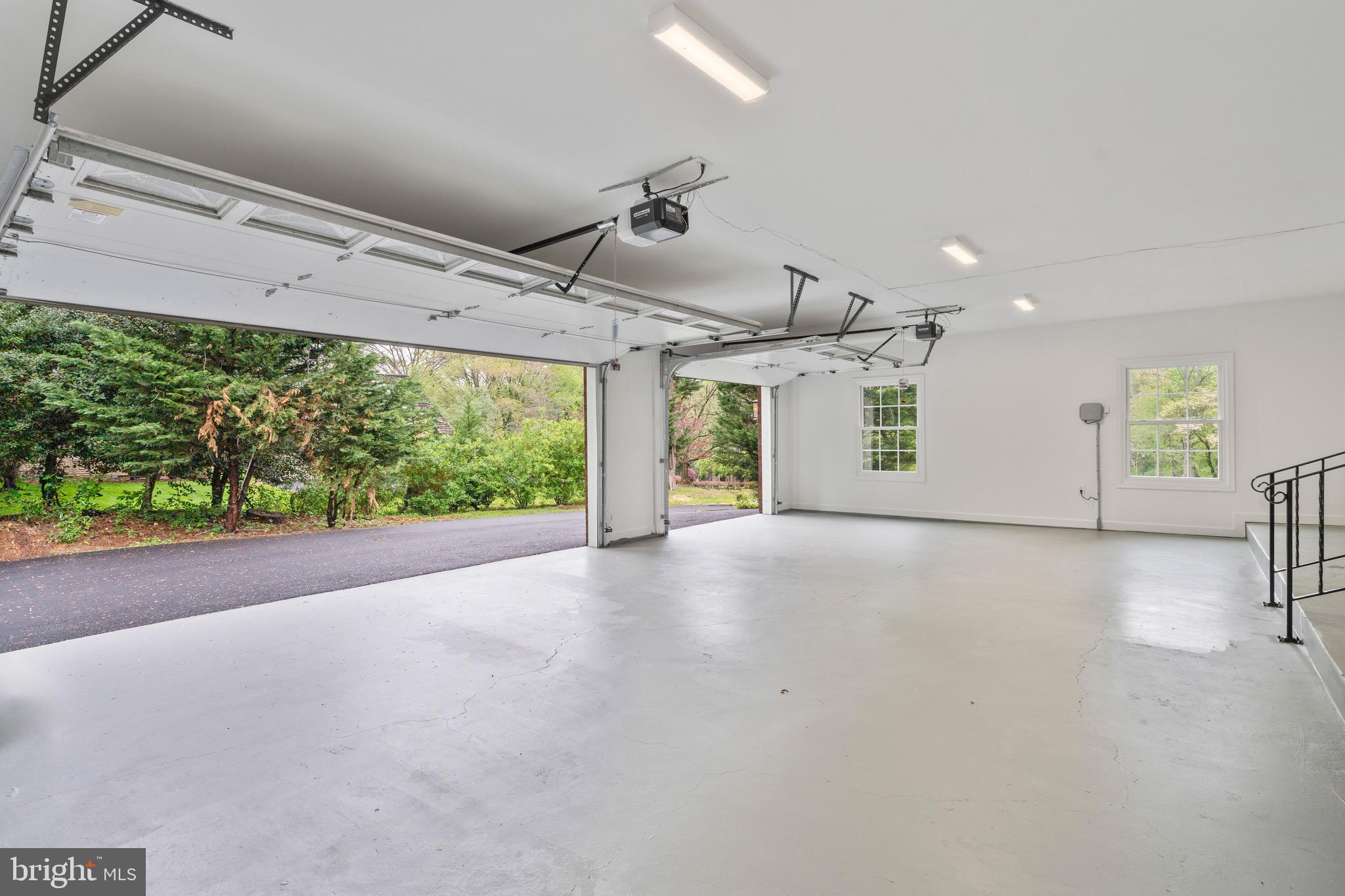 RIVER OAKS FARM - Residential