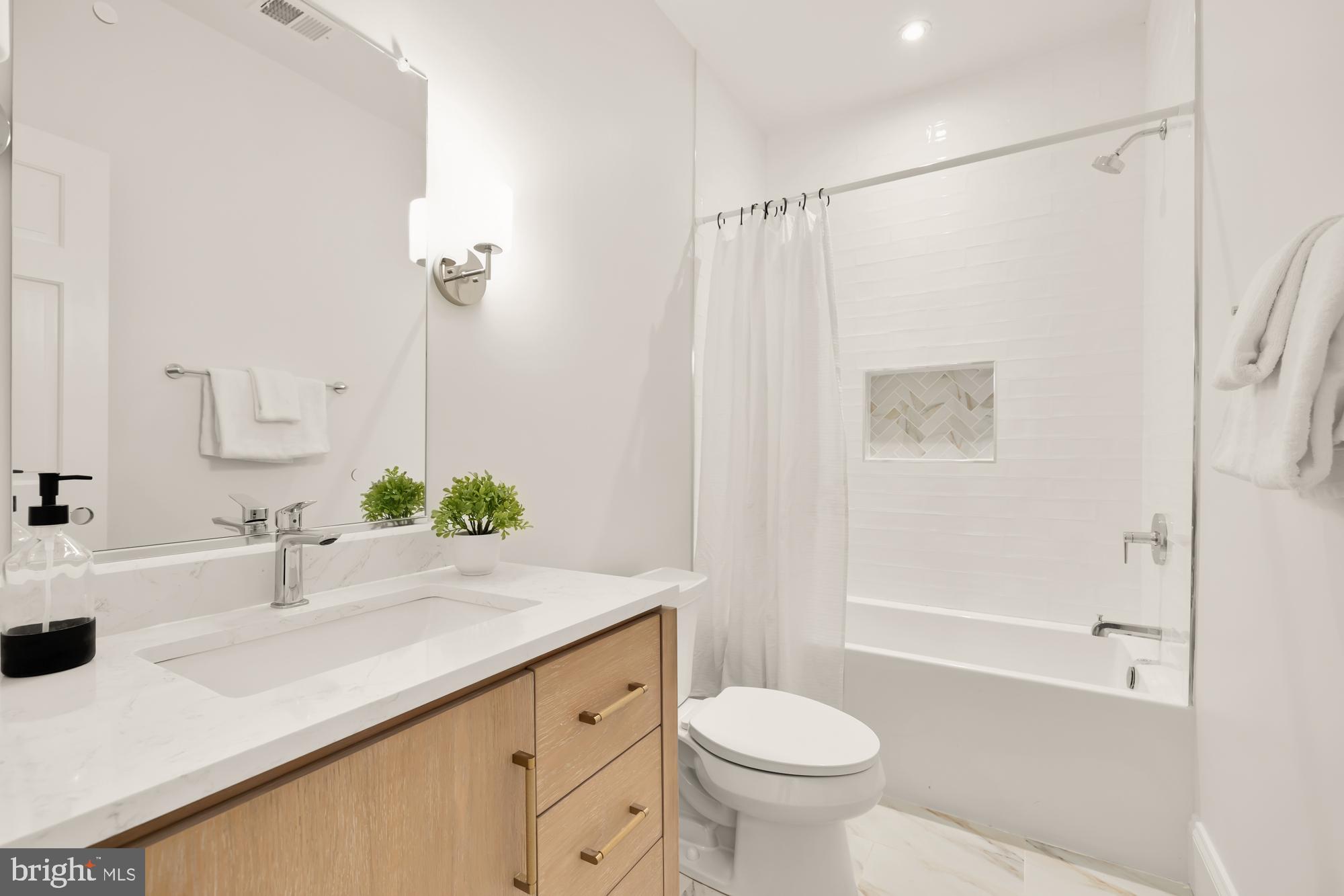 RIVER OAKS FARM - Residential