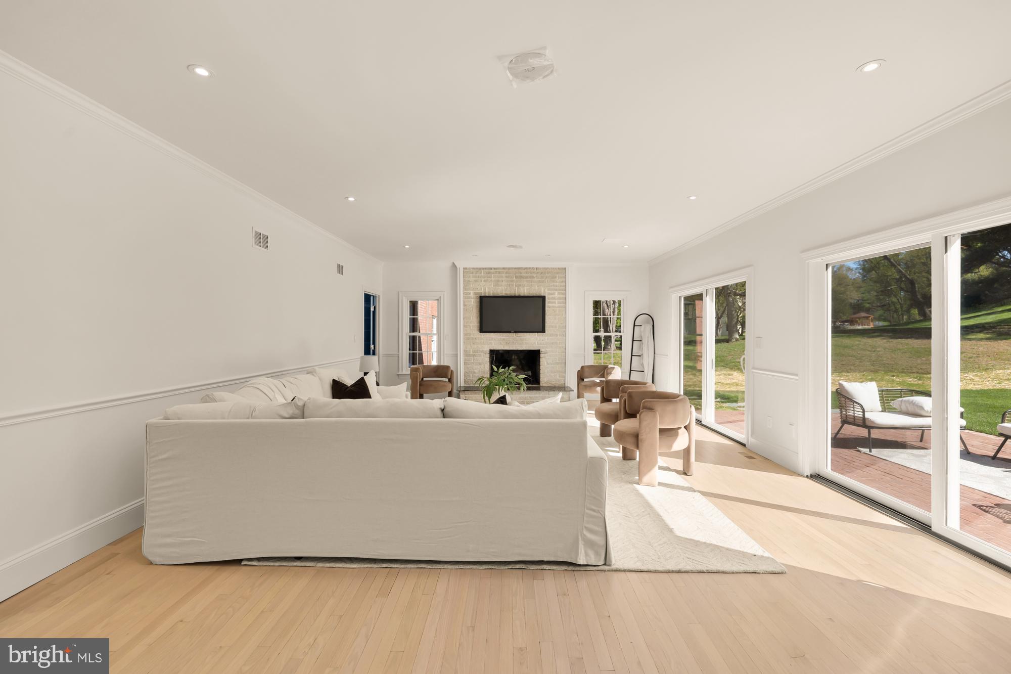 RIVER OAKS FARM - Residential