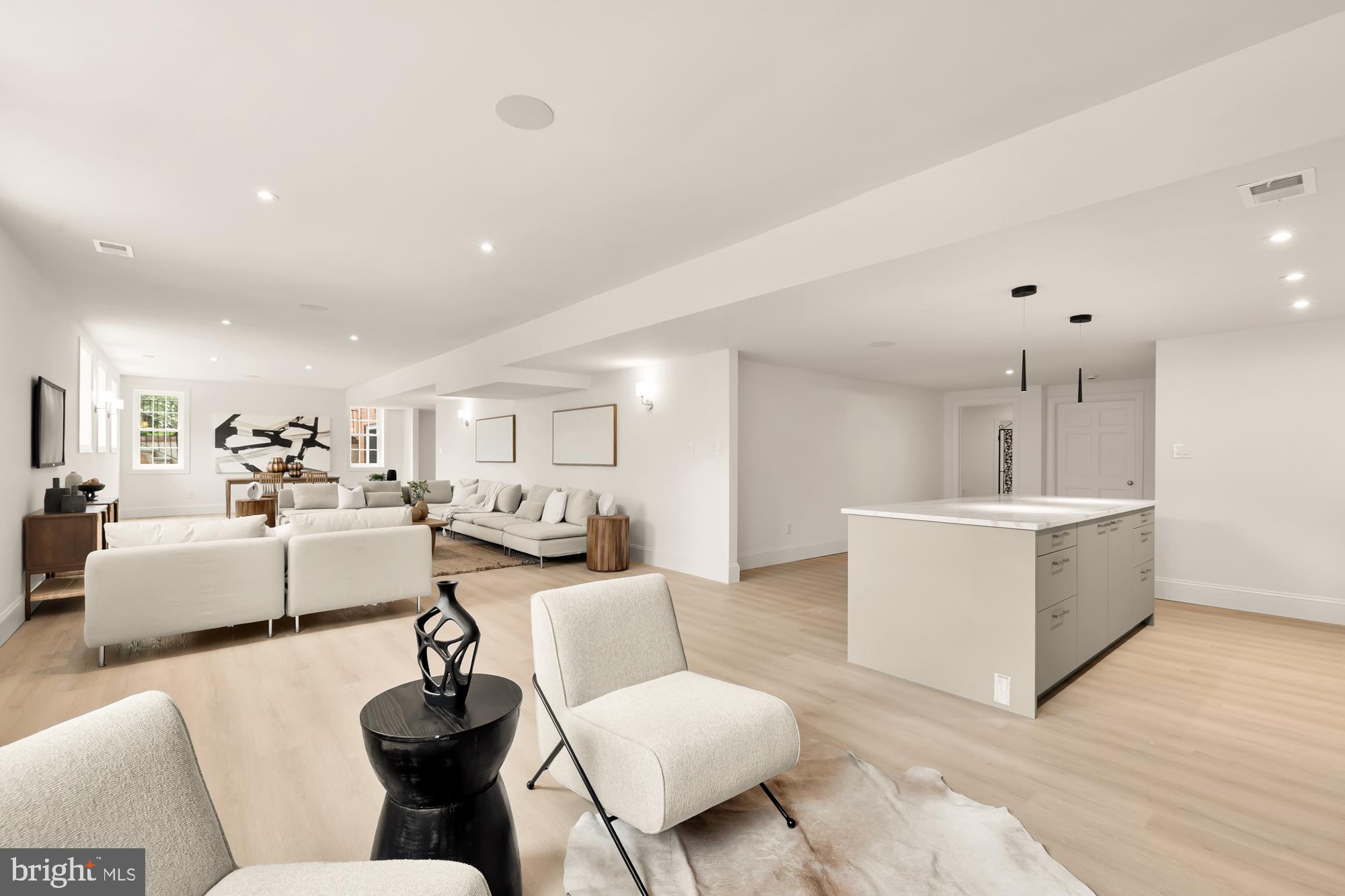 RIVER OAKS FARM - Residential