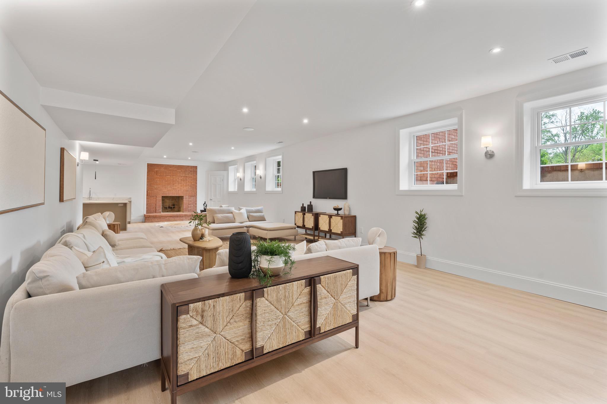 RIVER OAKS FARM - Residential