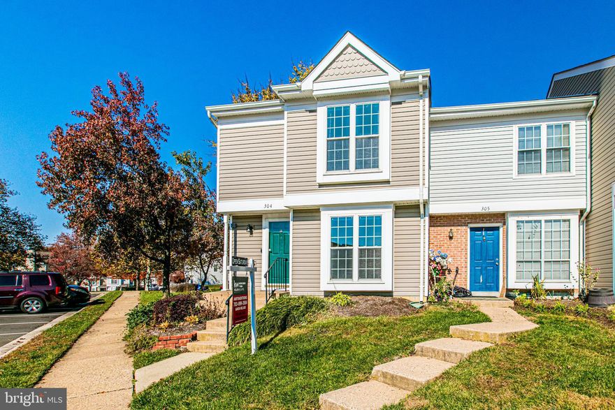 PRICE REDUCTION FOR ALL RENTERS.... START THE NEW YEAR WITH A NEW HOME! Beautifully updated and well maintained, ready to move-in. A rare end unit townhouse with plenty of natural light.  This 3 bed 1.5 bath home allows pets and is ready for new tenants!  Comes with two designated parking spots. Close to everything! Restaurants, grocery stores, public library, all nearby.  Easy online rental application process! PETS ALLOWED