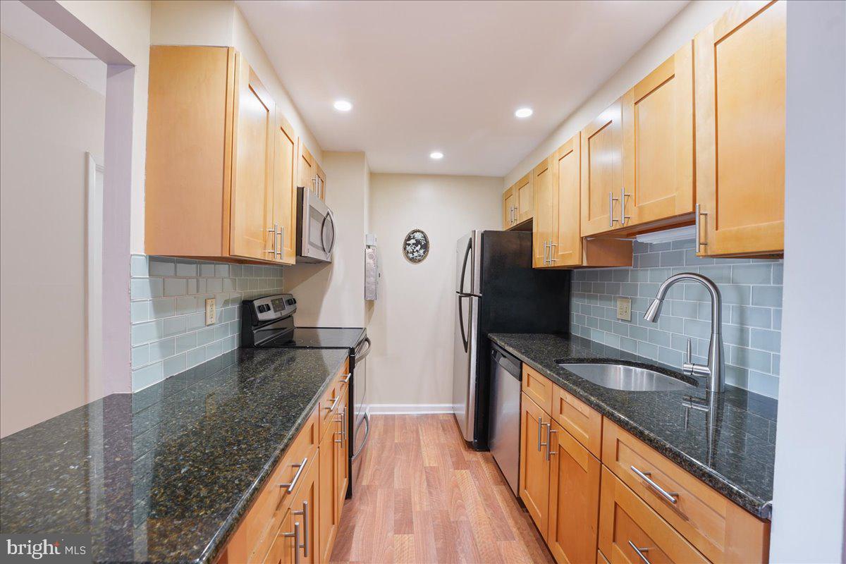 PARKER CONDO - Residential