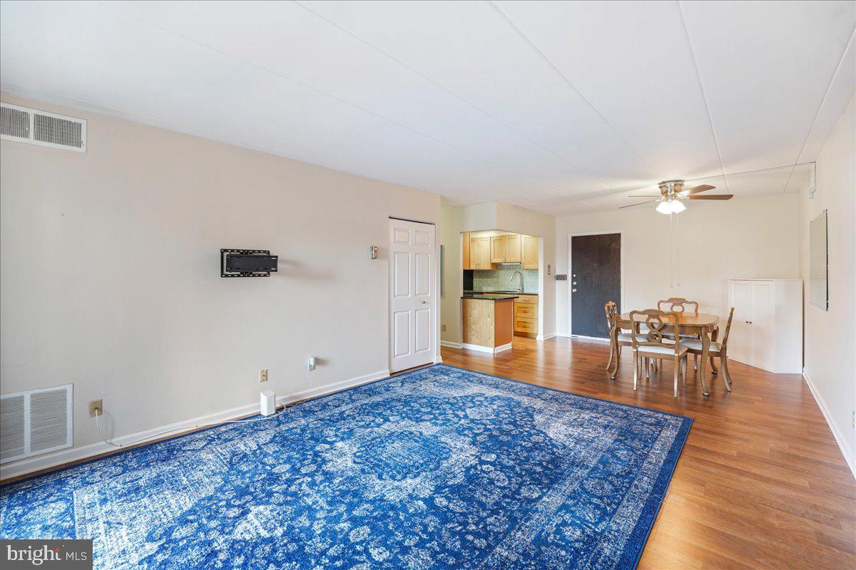 PARKER CONDO - Residential