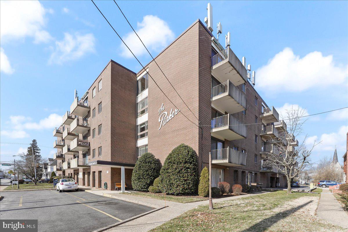 PARKER CONDO - Residential