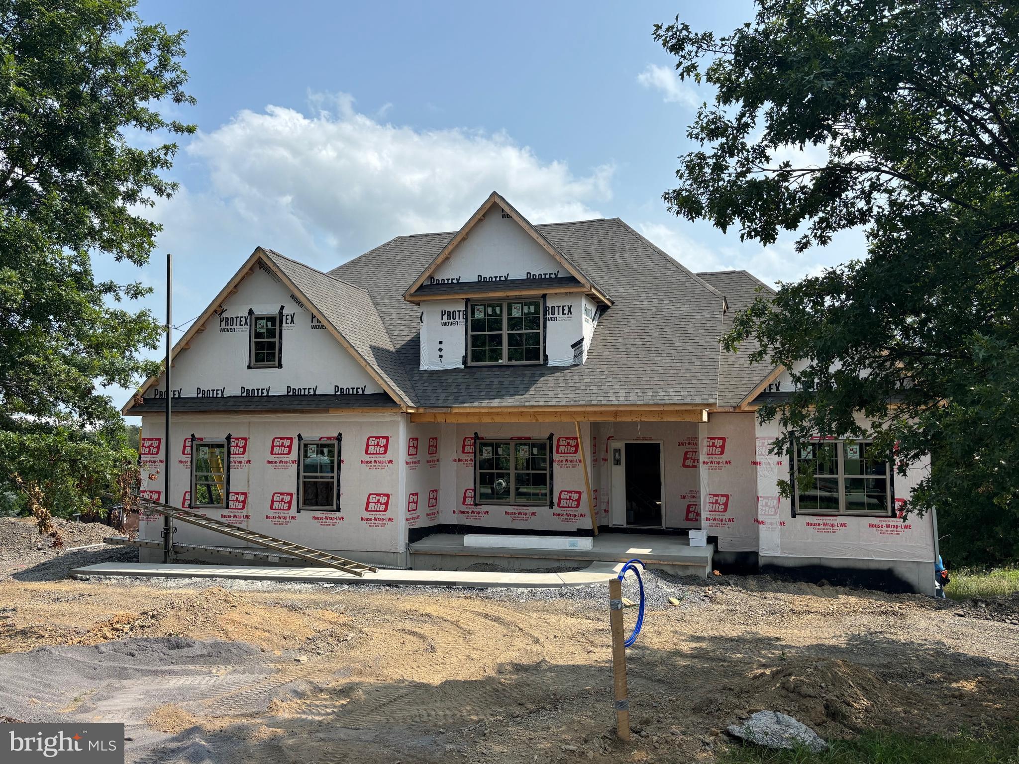 Currently under construction by Greenworth Homes, this beautiful Weston model is situated in the sought-after Majestic Ridge community on Greenside Court. Designed for both comfort and functionality, this home offers 4 bedrooms, 2.5 bathrooms, and an unfinished walk-out basement—providing ample living space and future expansion potential.
The main level includes a spacious primary suite with a private en-suite bath, as well as a convenient laundry area. An open-concept layout connects the kitchen, dining nook, and great room—highlighted by a cozy gas fireplace—creating a perfect space for everyday living and entertaining. Upstairs, you'll find three additional bedrooms, ideal for family, guests, or office space.
Additional features include a 2-car garage and a quiet location within a cul-de-sac—perfect for those looking for space, privacy, and a welcoming neighborhood setting.