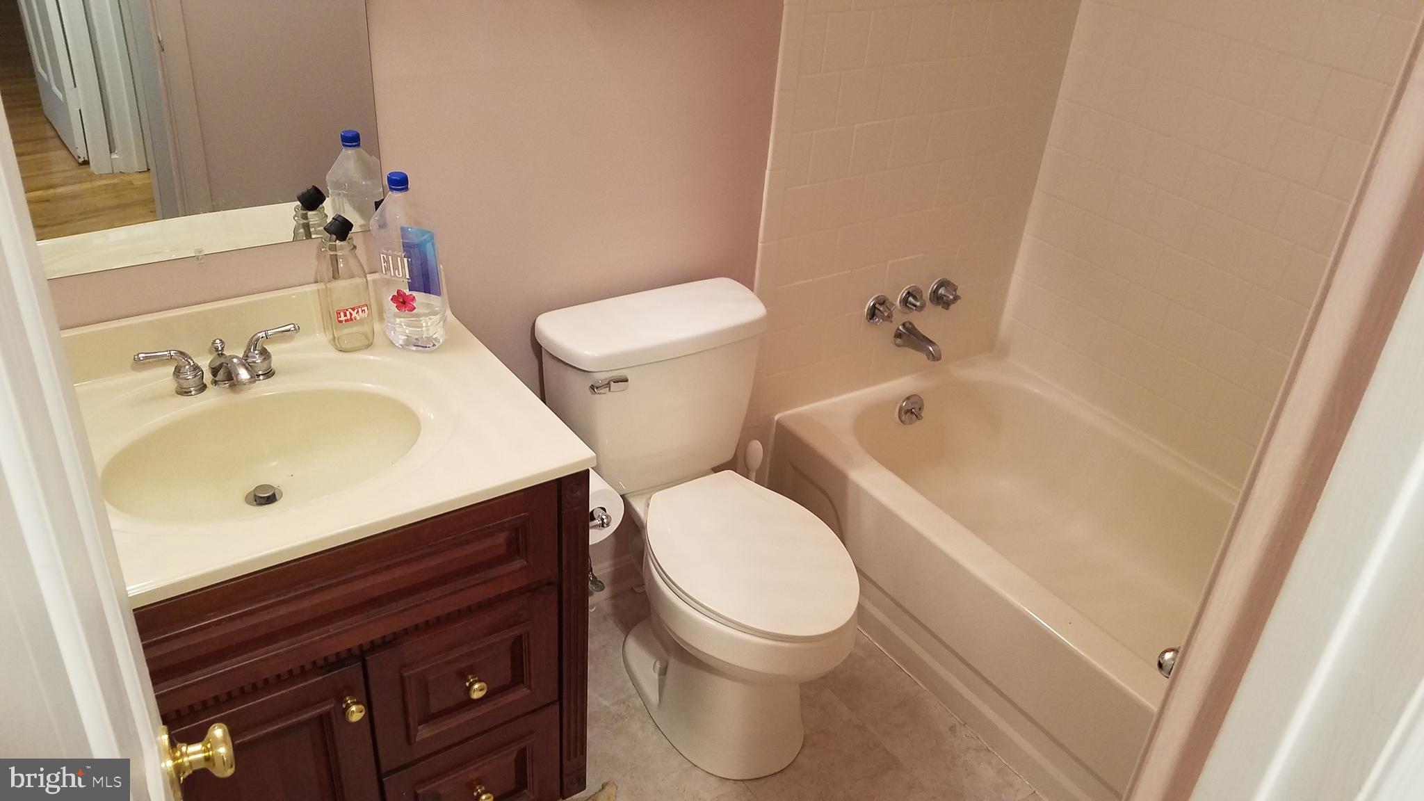 LAKE LOUISE - Residential Lease