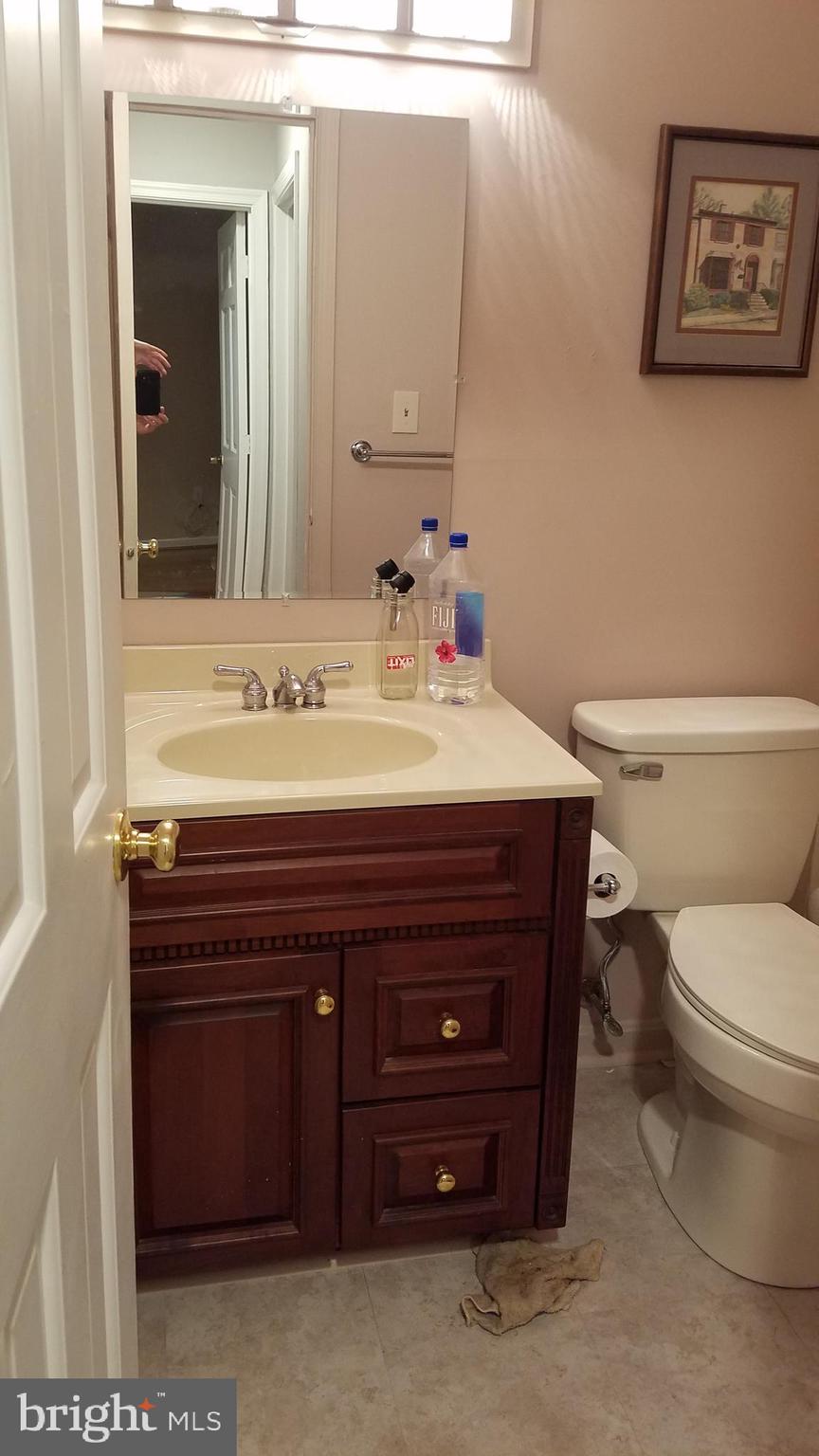 LAKE LOUISE - Residential Lease