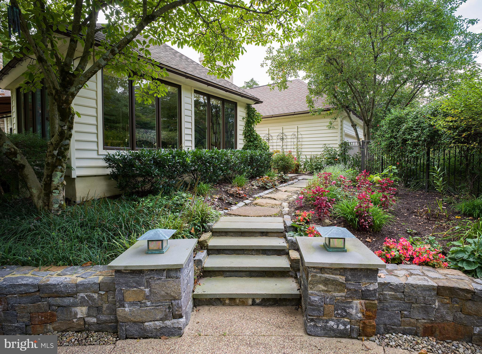 STONEGATE - Residential