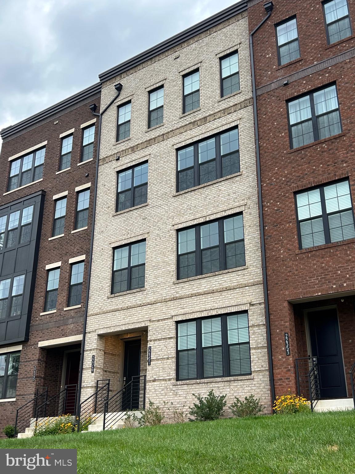 METRO WALK AT MOOREFIELD STATION - Residential Lease