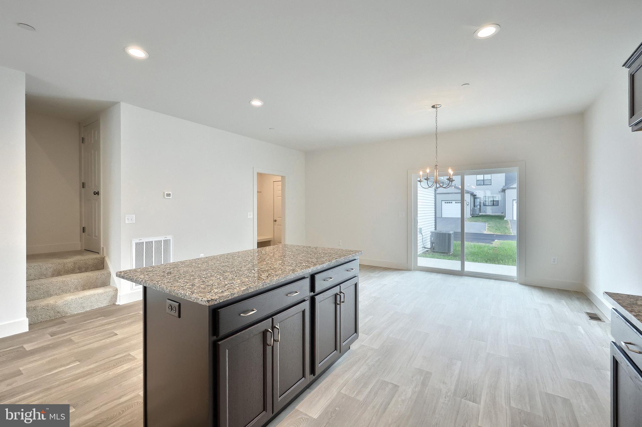 MADISON COURT - Residential