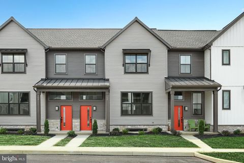 Townhouse For Sale - 102 Madison Drive<br/> Cumberland County, MECHANICSBURG, PA 17055