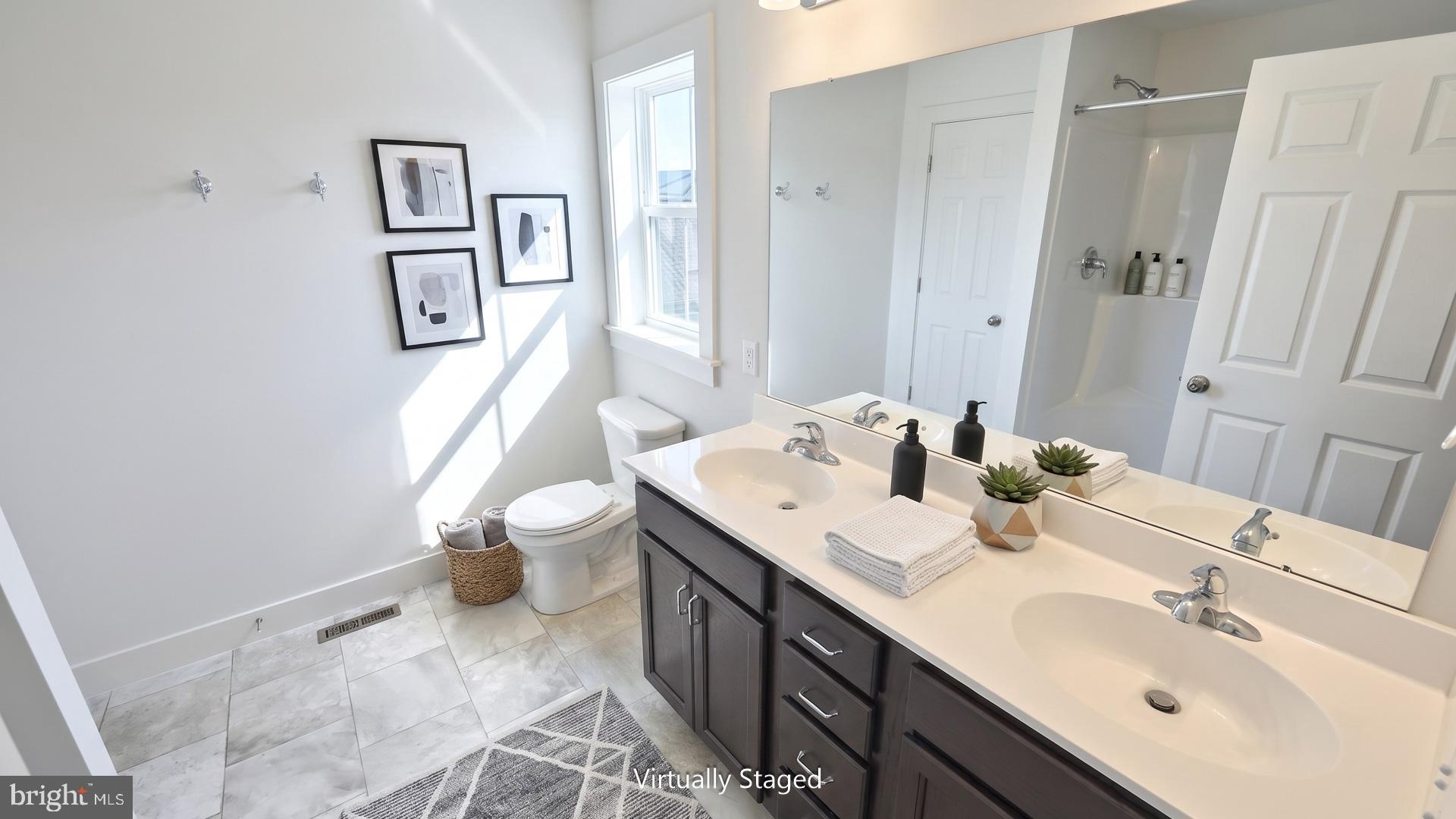 MADISON COURT - Residential